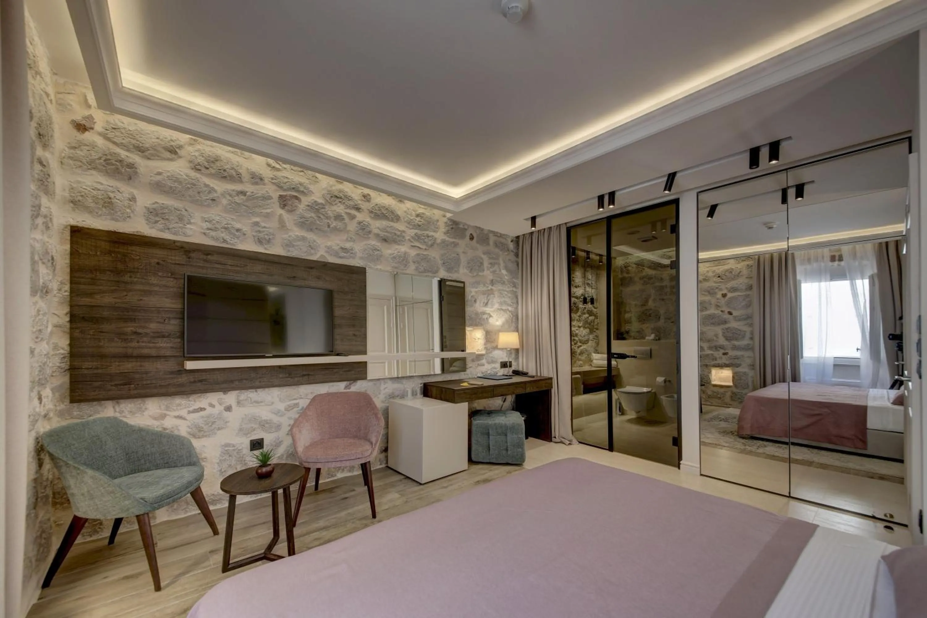 Seating area, Bed in Heritage Hotel Leon Coronato