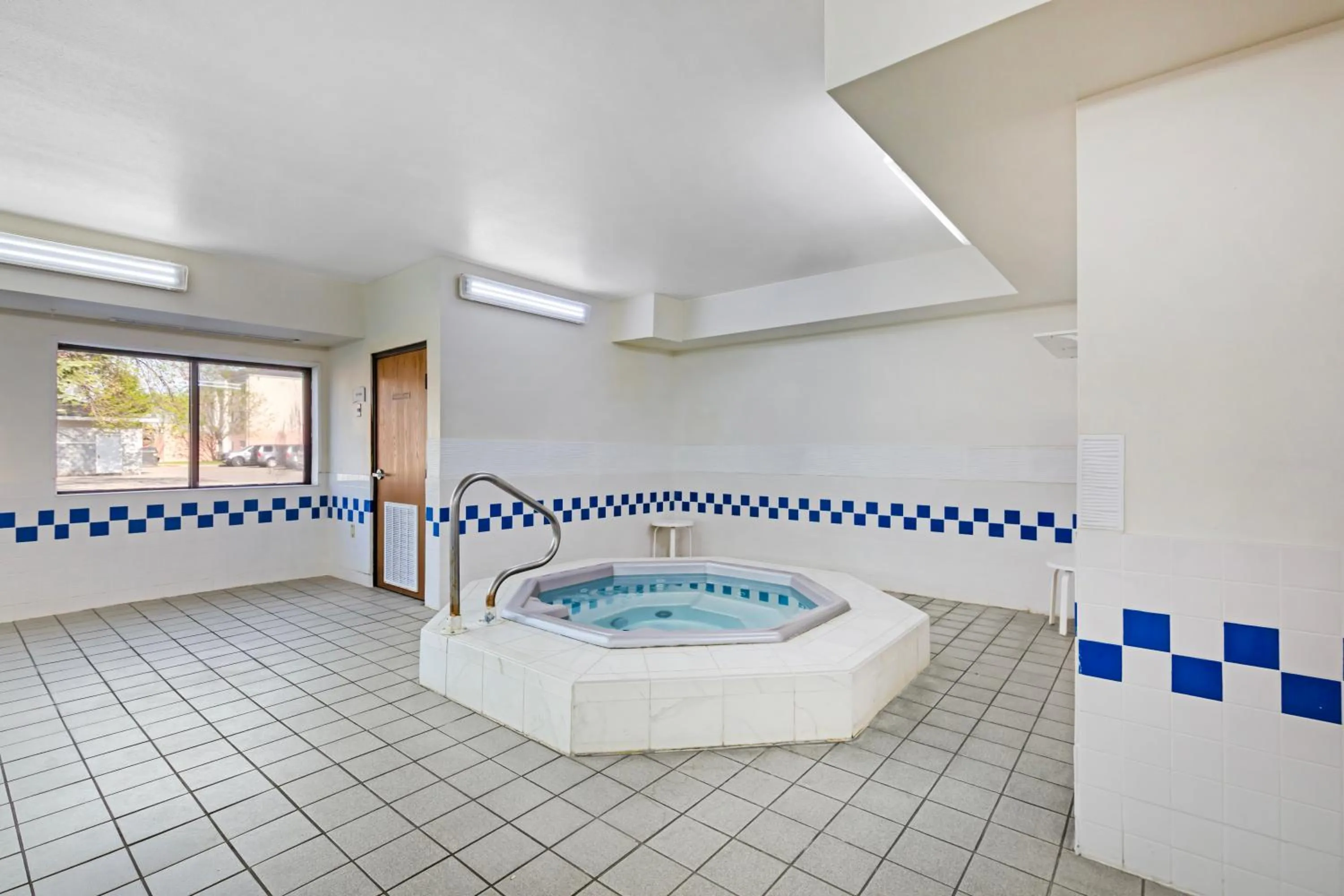 Hot Tub in Quality Inn Columbia Mall