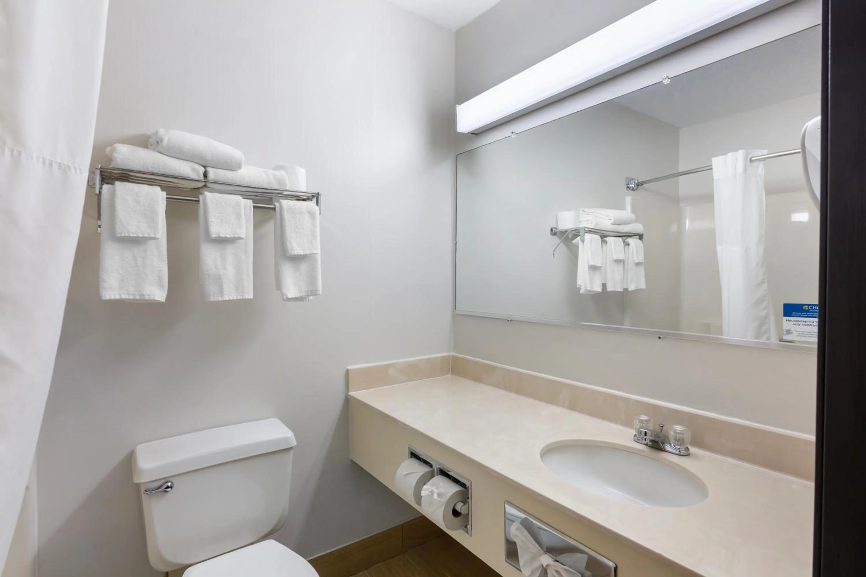 Bathroom in Quality Inn Columbia Mall