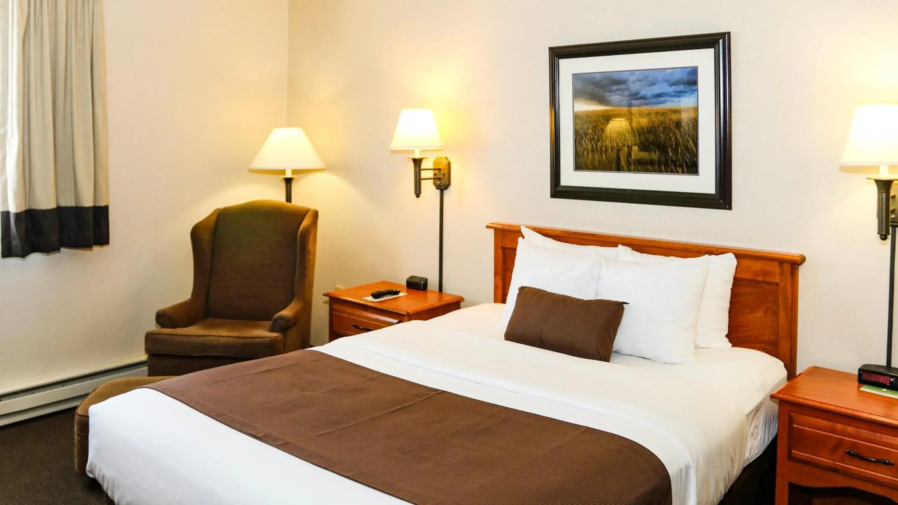 Bedroom, Bed in Motel 6 Minot, ND Bedroom, Bed in Motel 6 Minot, ND