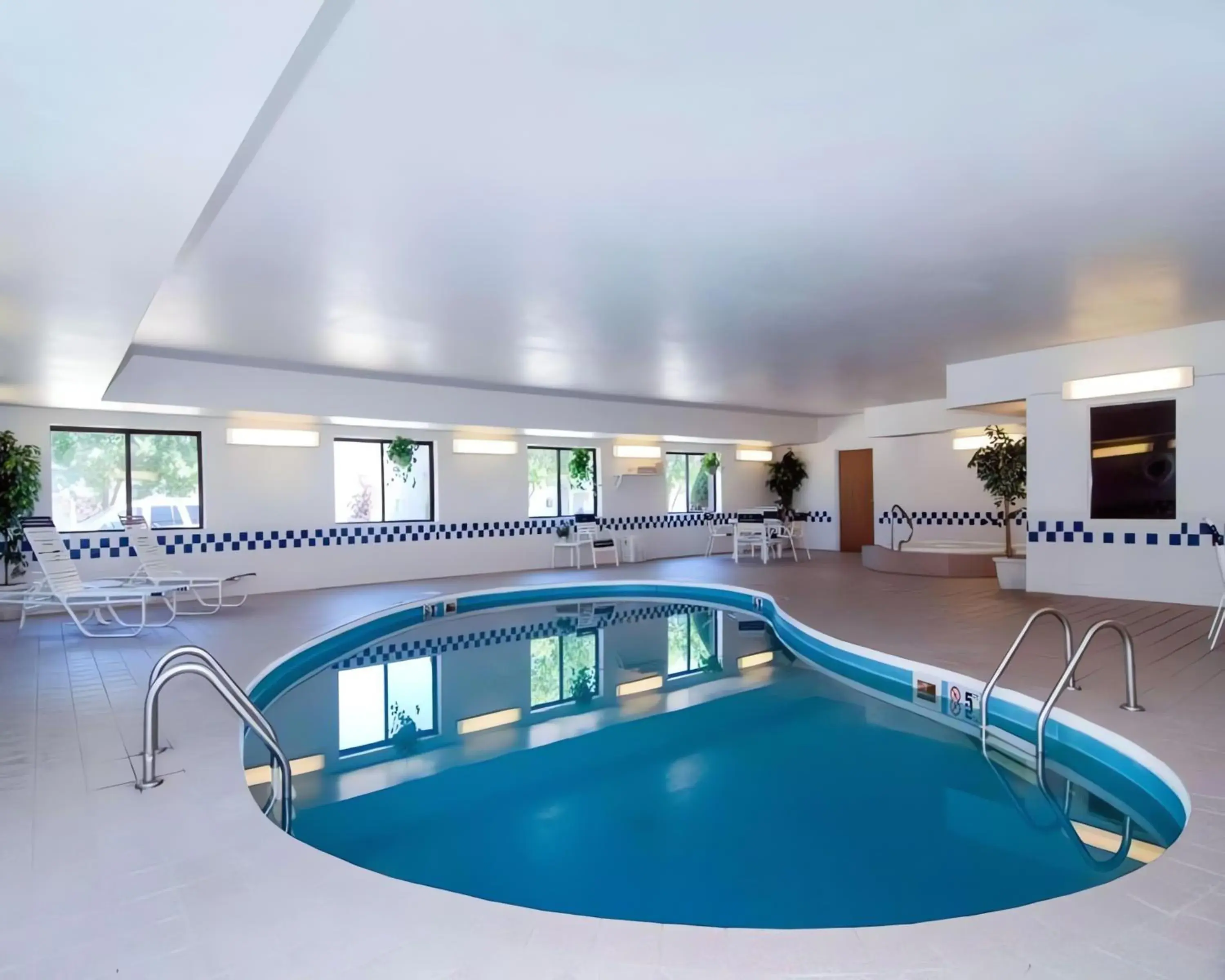 Swimming pool in Quality Suites Near West Acres Swimming pool in Quality Suites Near West Acres