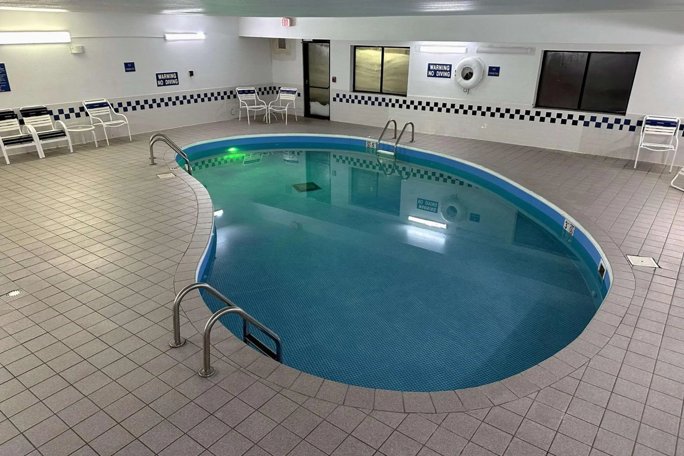Swimming pool in Quality Suites Near West Acres Swimming pool in Quality Suites Near West Acres