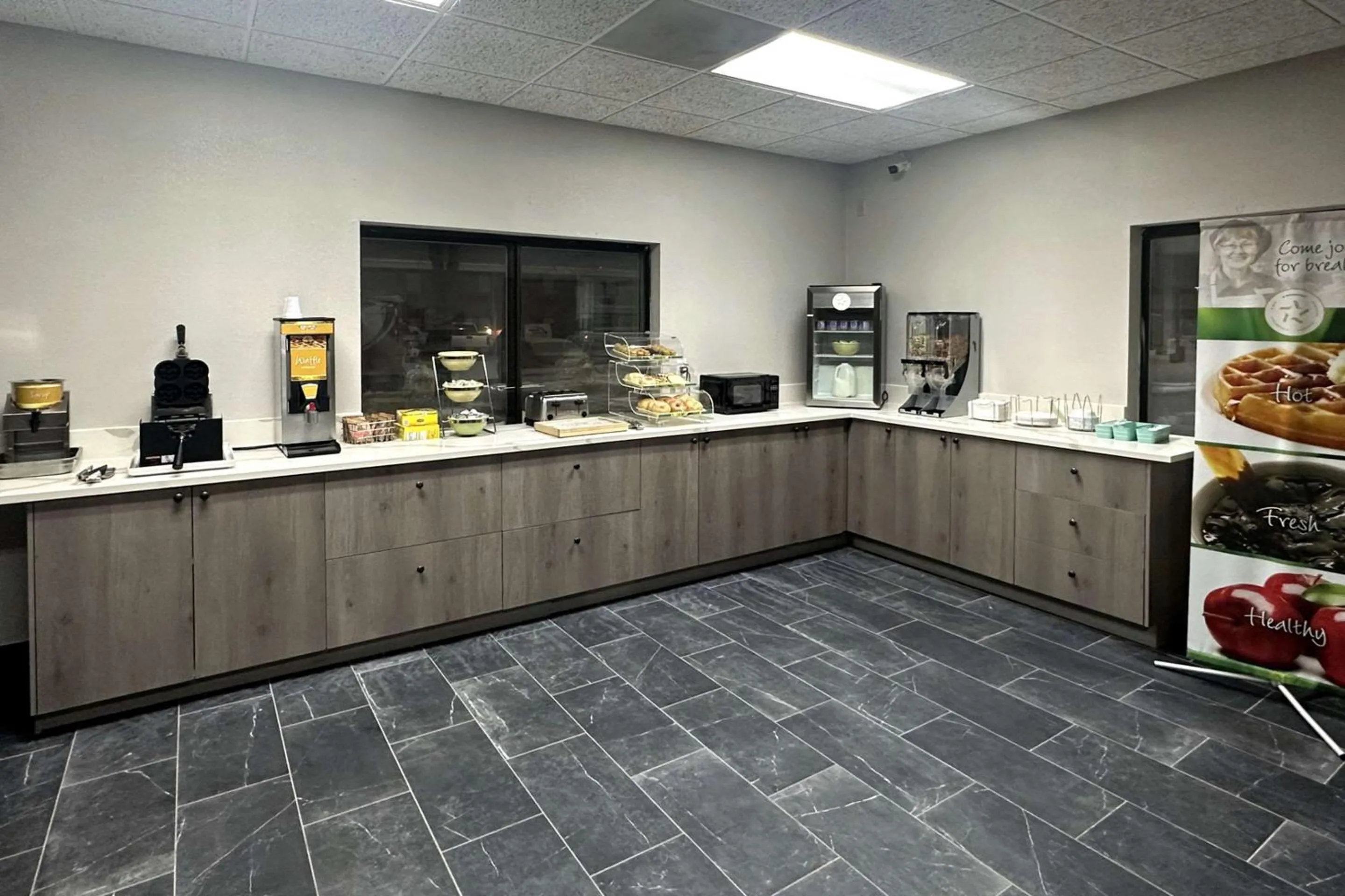 Breakfast in Quality Suites Near West Acres