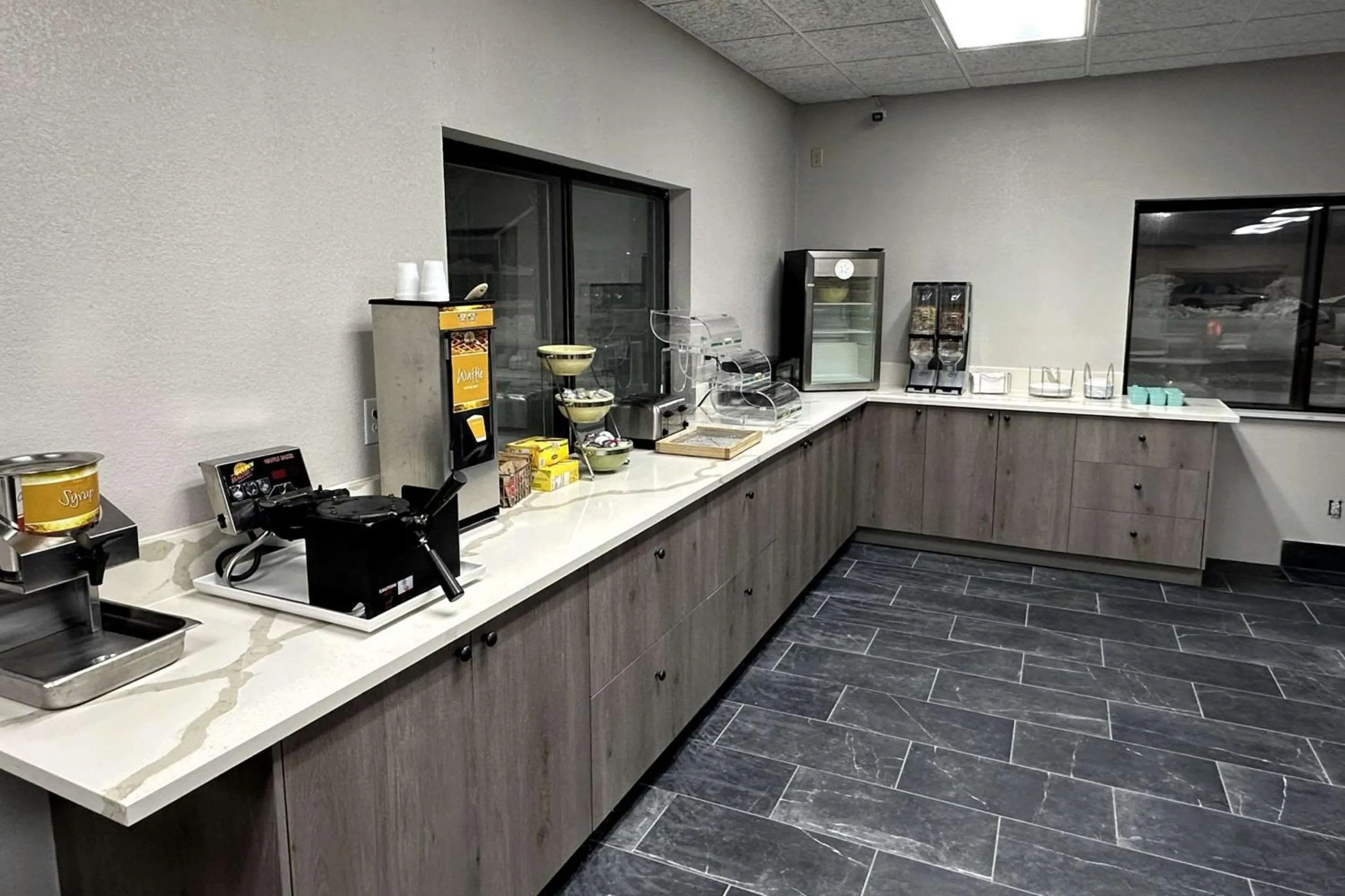 Breakfast in Quality Suites Near West Acres