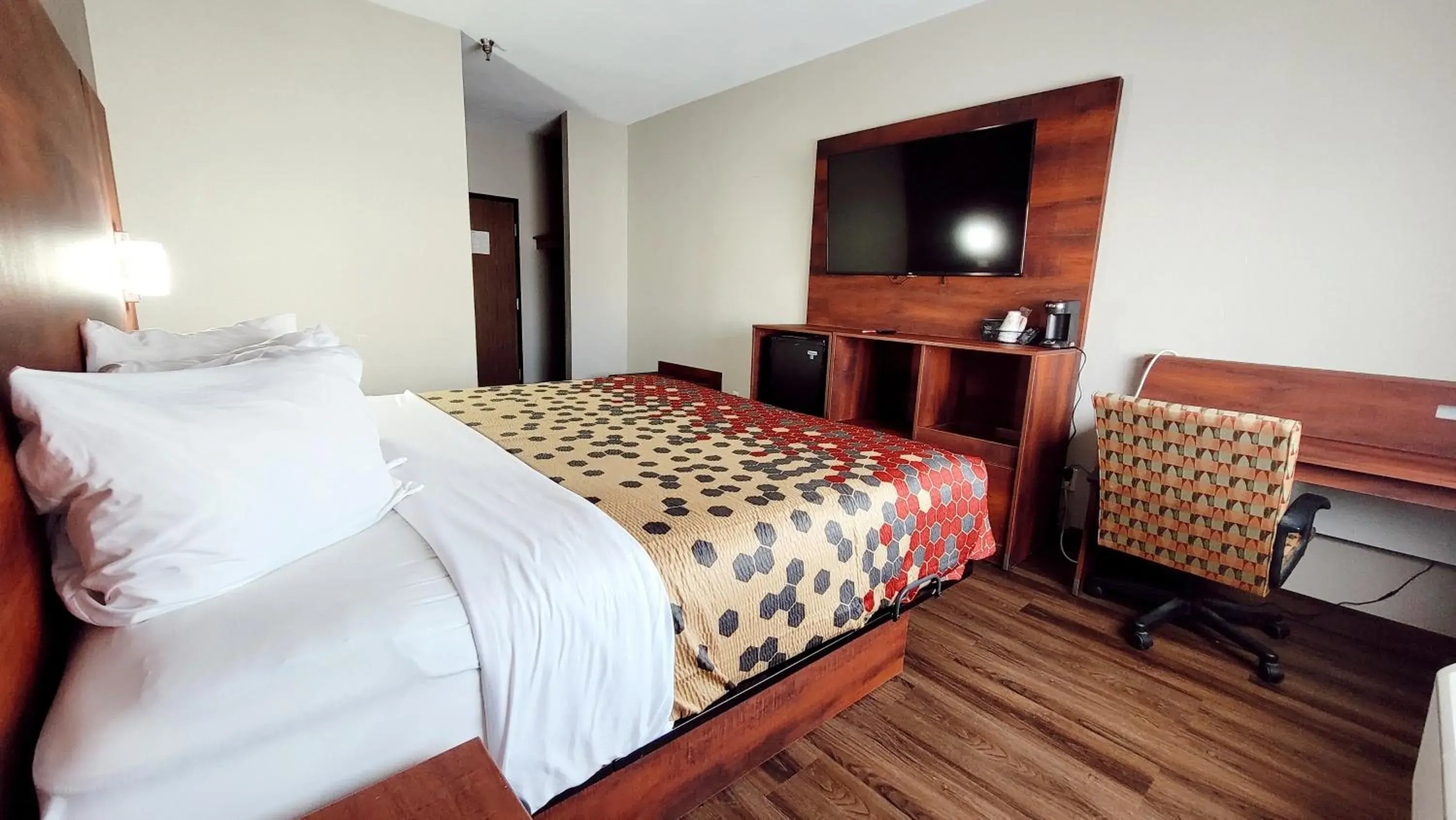 Bed in Econo Lodge Bed in Econo Lodge