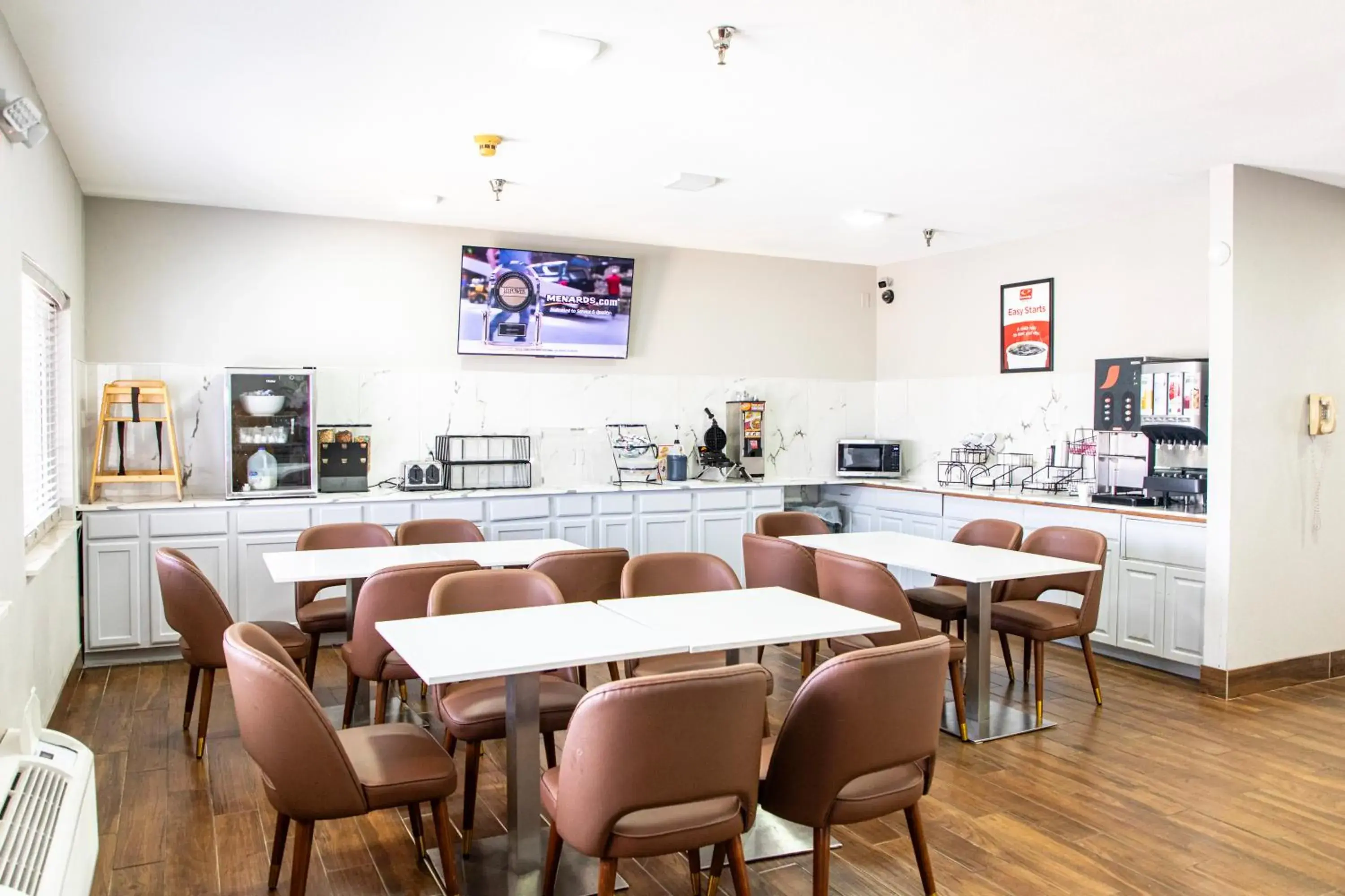 Breakfast in Econo Lodge Breakfast in Econo Lodge