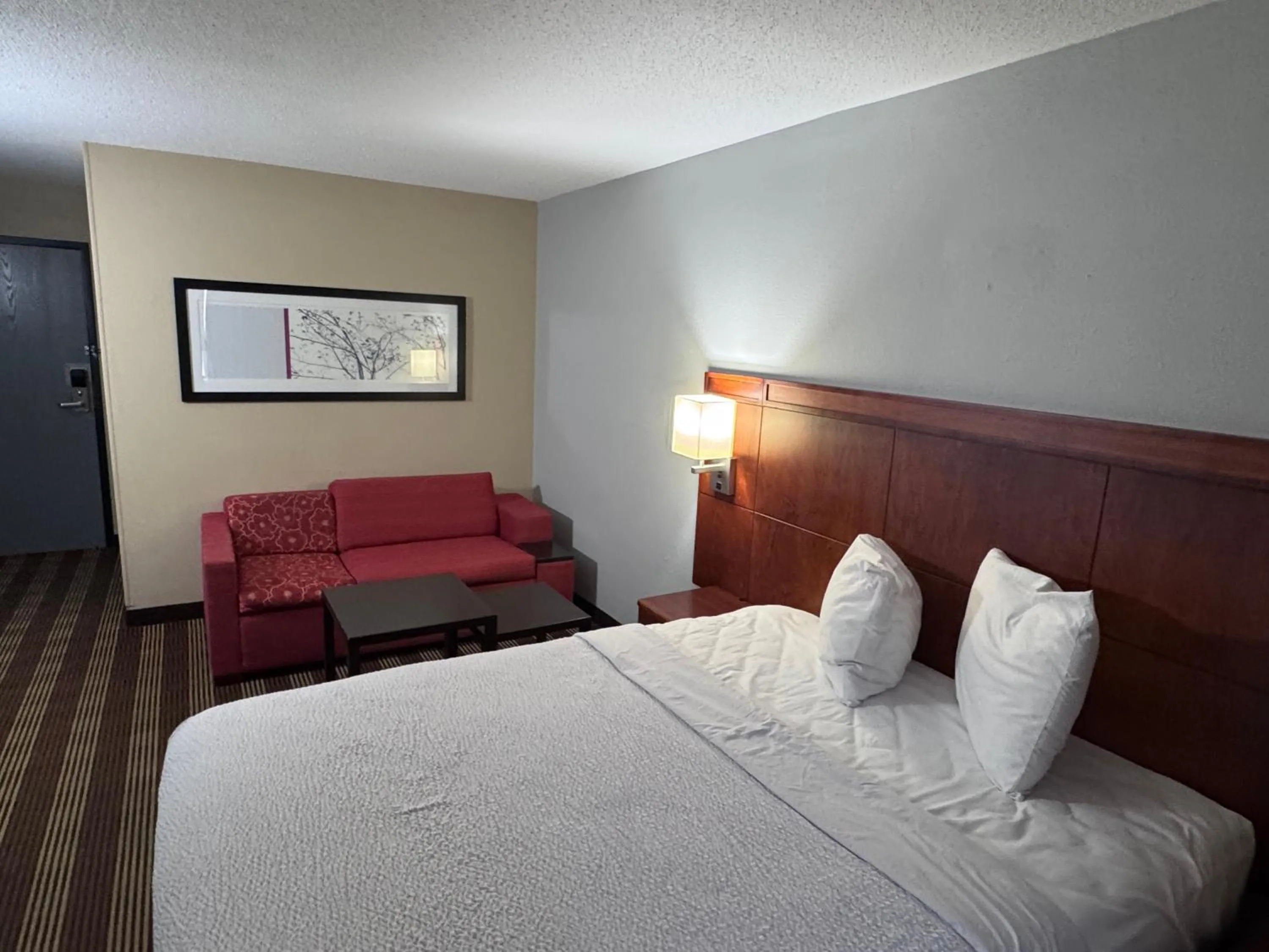 Bed in Americas Best Value Inn Fargo