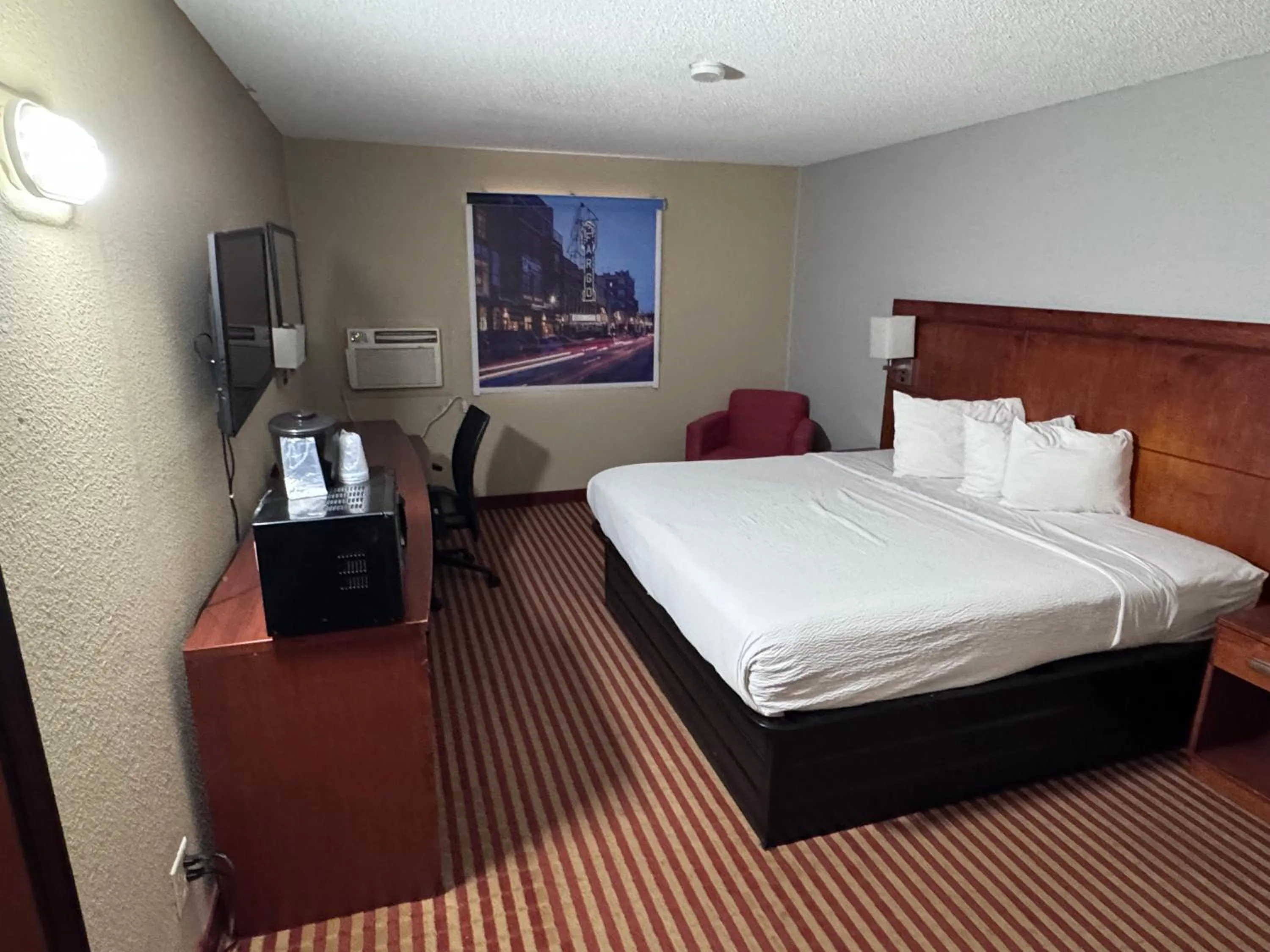 Bed in Americas Best Value Inn Fargo