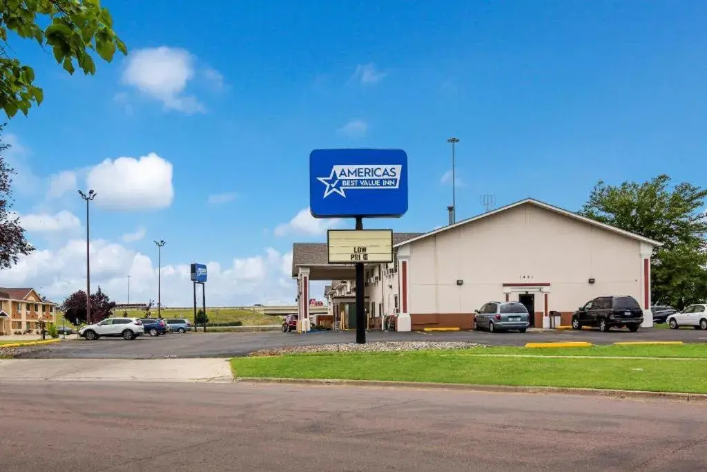 Property building in Americas Best Value Inn Fargo Property building in Americas Best Value Inn Fargo
