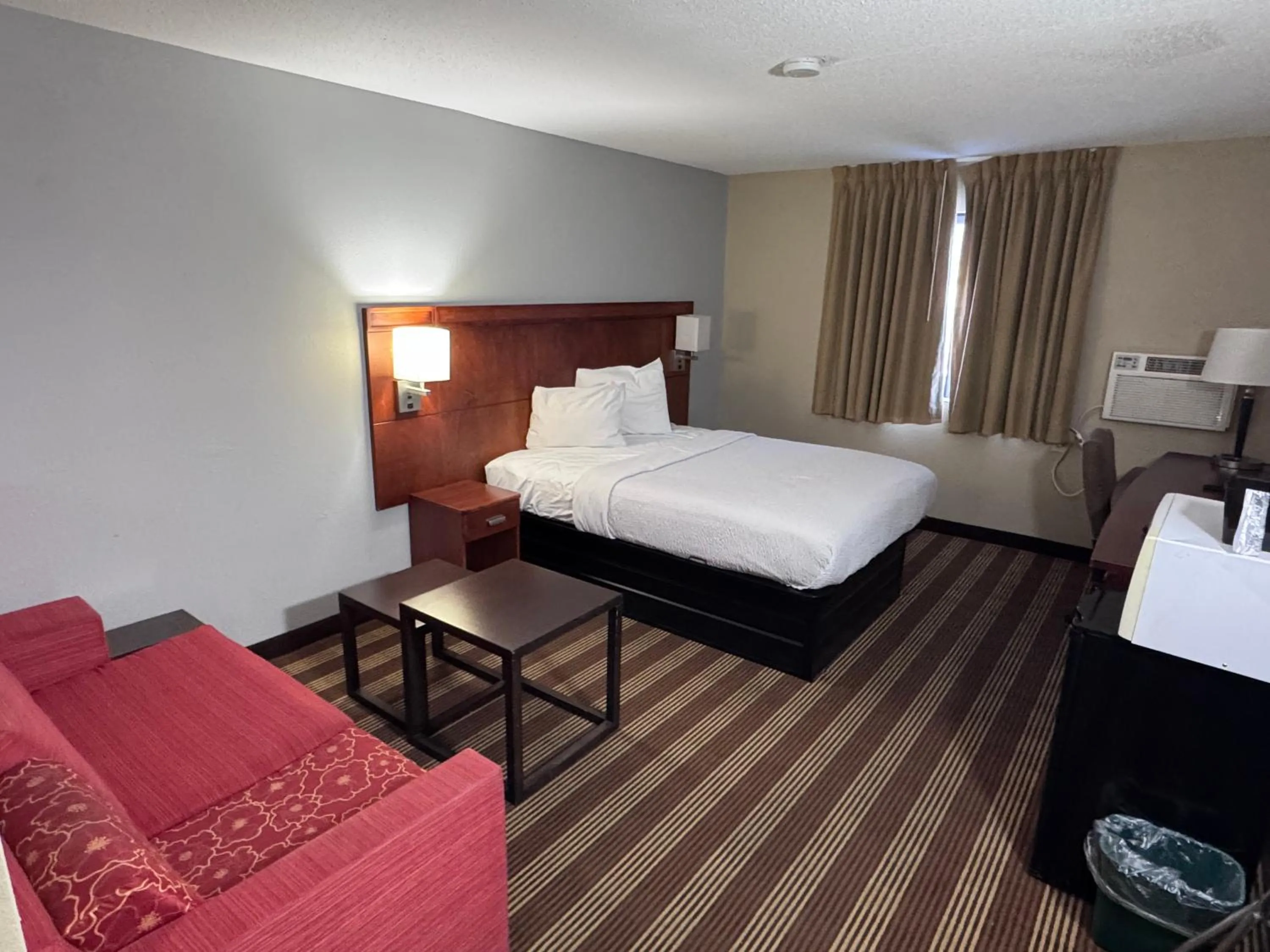 Bed in Americas Best Value Inn Fargo