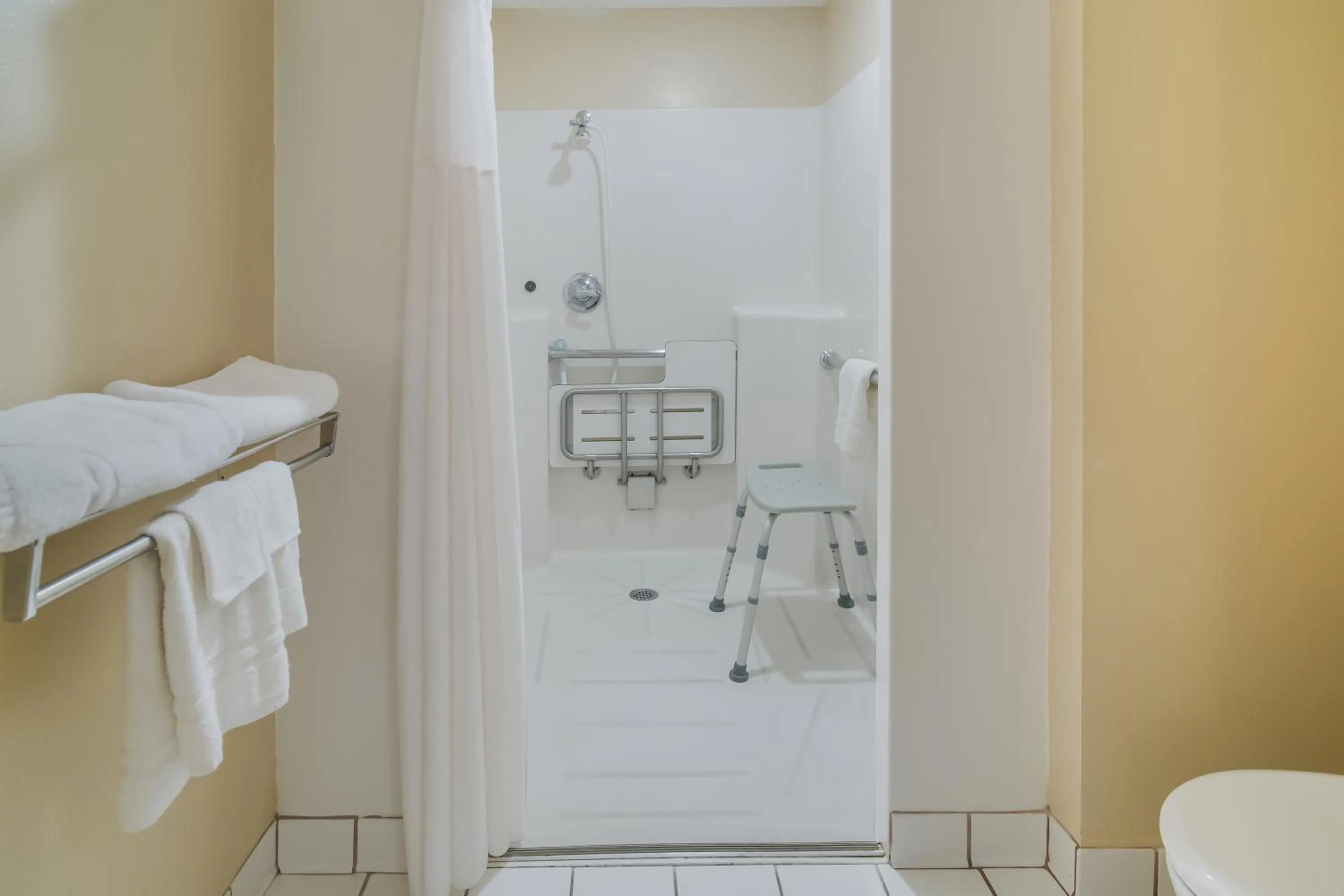 Shower in Americas Best Value Inn Fargo