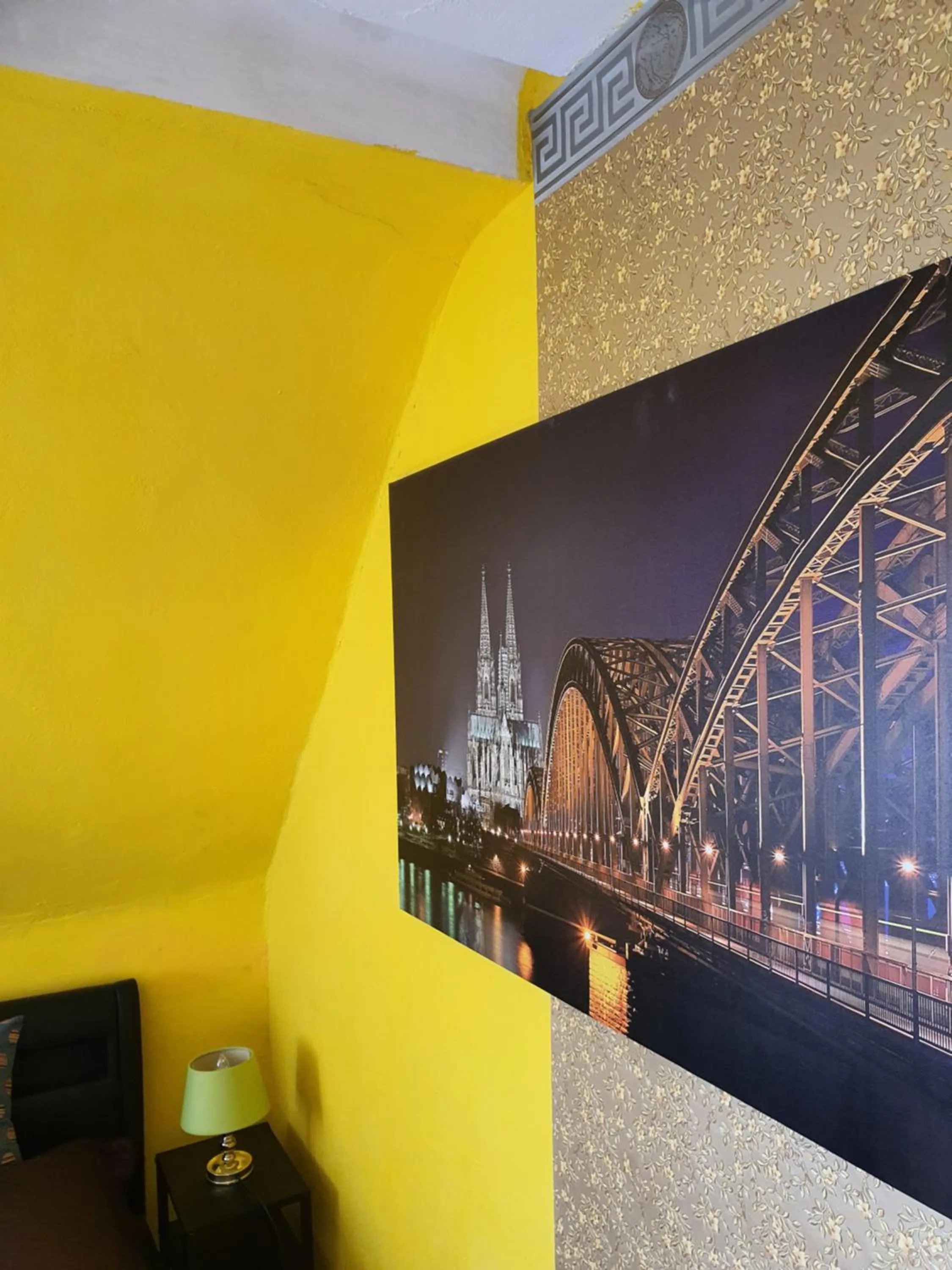 Photo of the whole room in StayInCologne