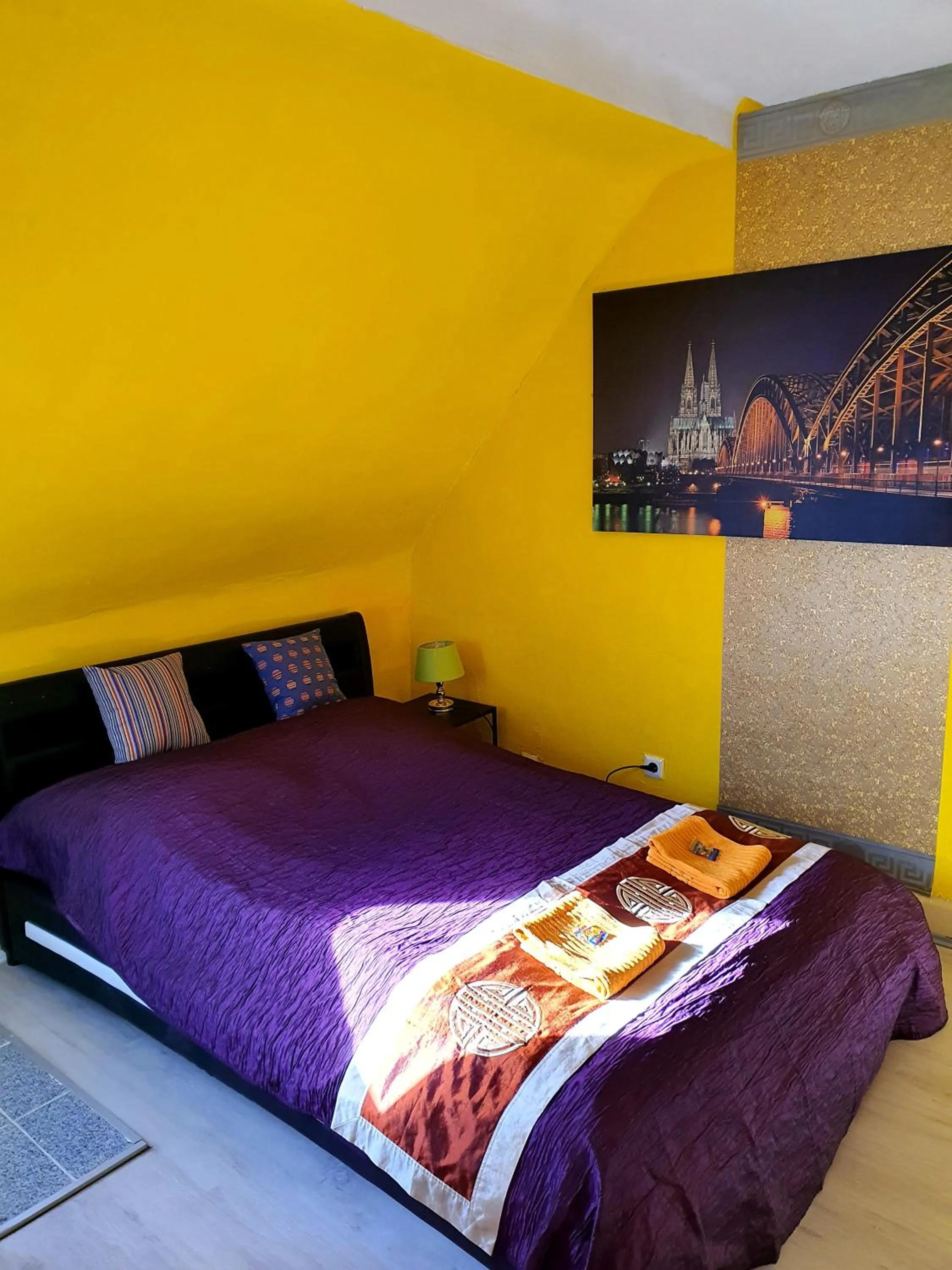 Bedroom, Bed in StayInCologne