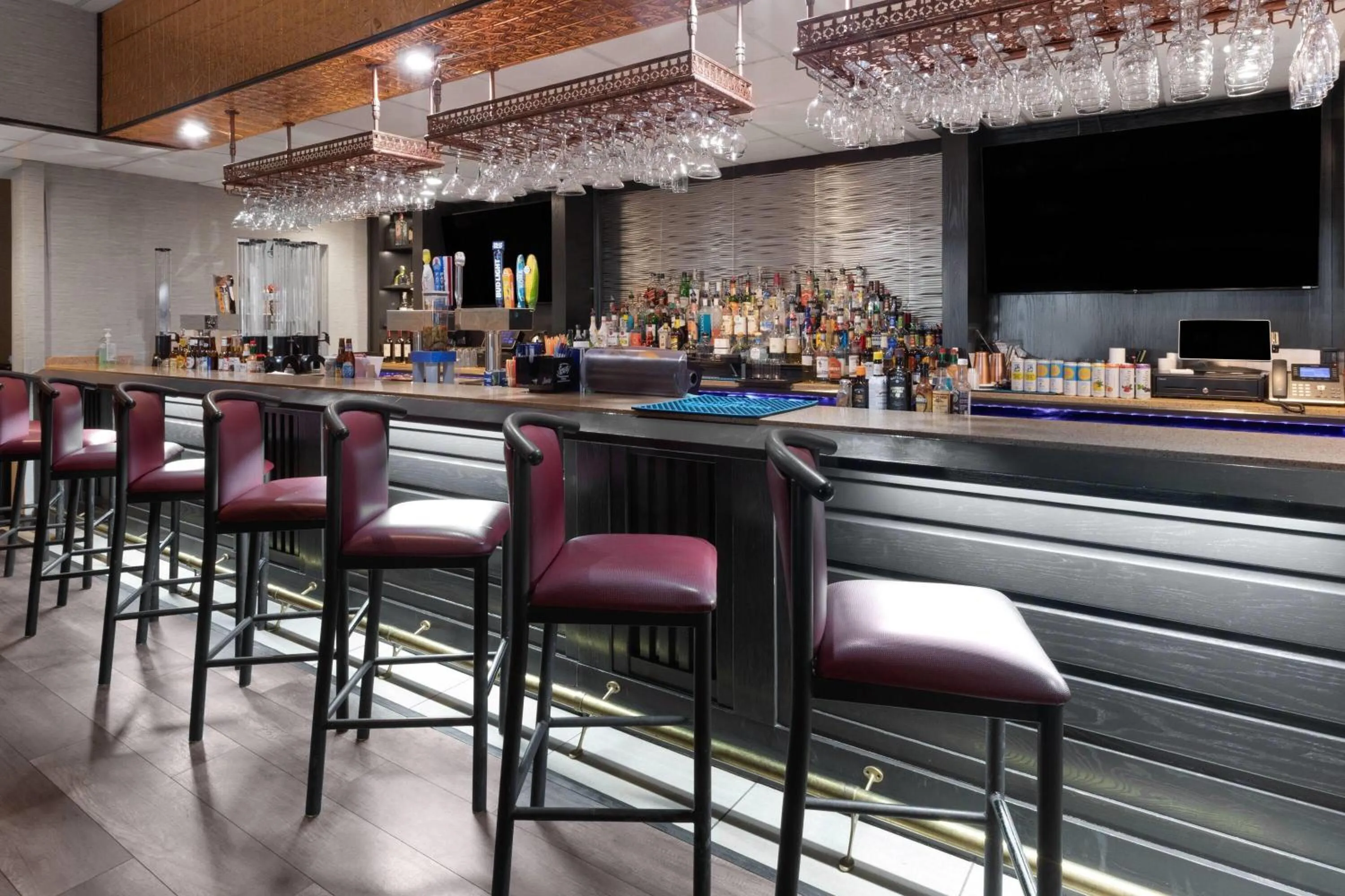 Lounge or bar in Baymont by Wyndham Jamestown Conference Center & Water Park