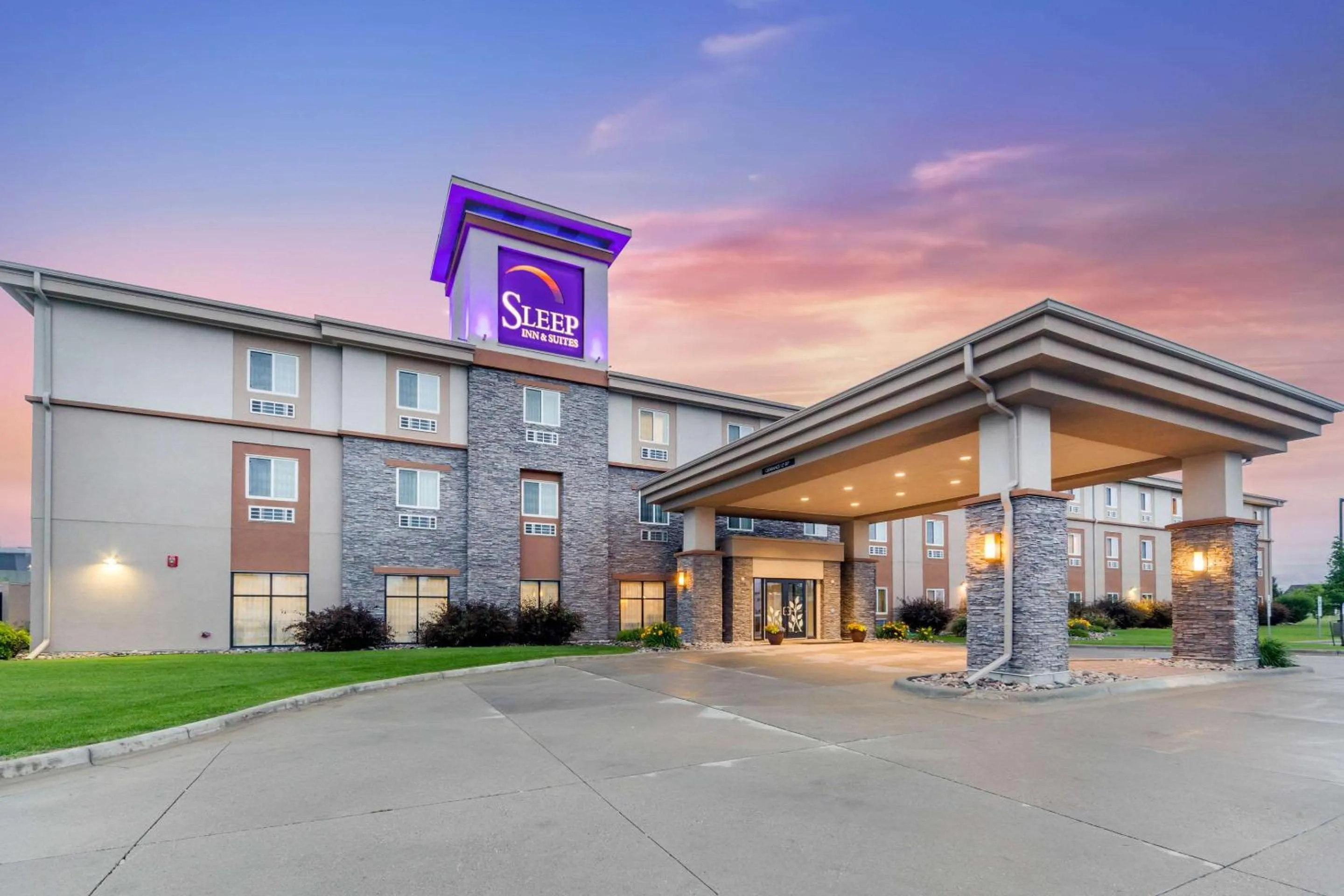 Property building in Sleep Inn & Suites Grand Forks Near Alerus Center