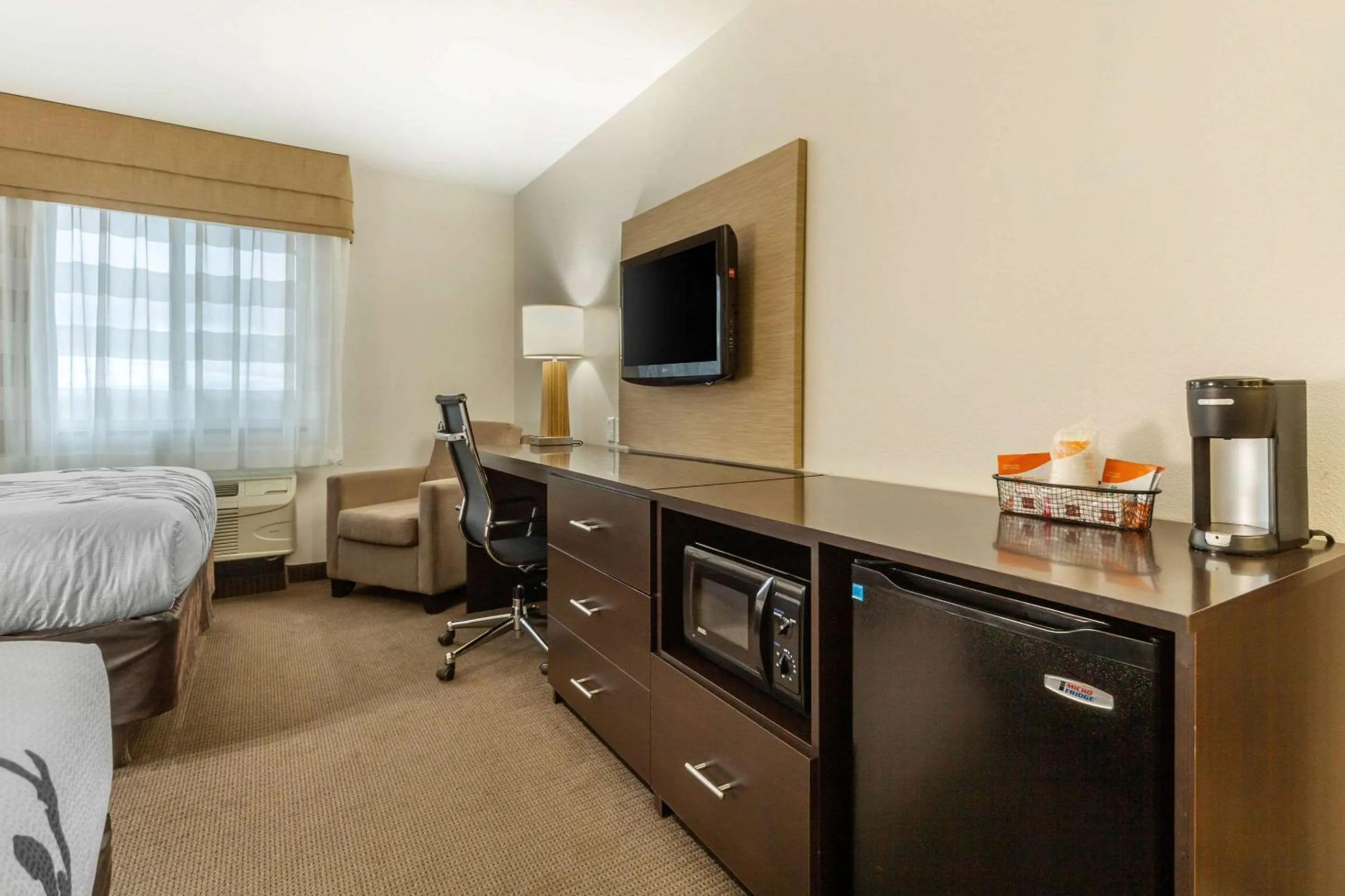 Bedroom, Bed in Sleep Inn & Suites Grand Forks Near Alerus Center