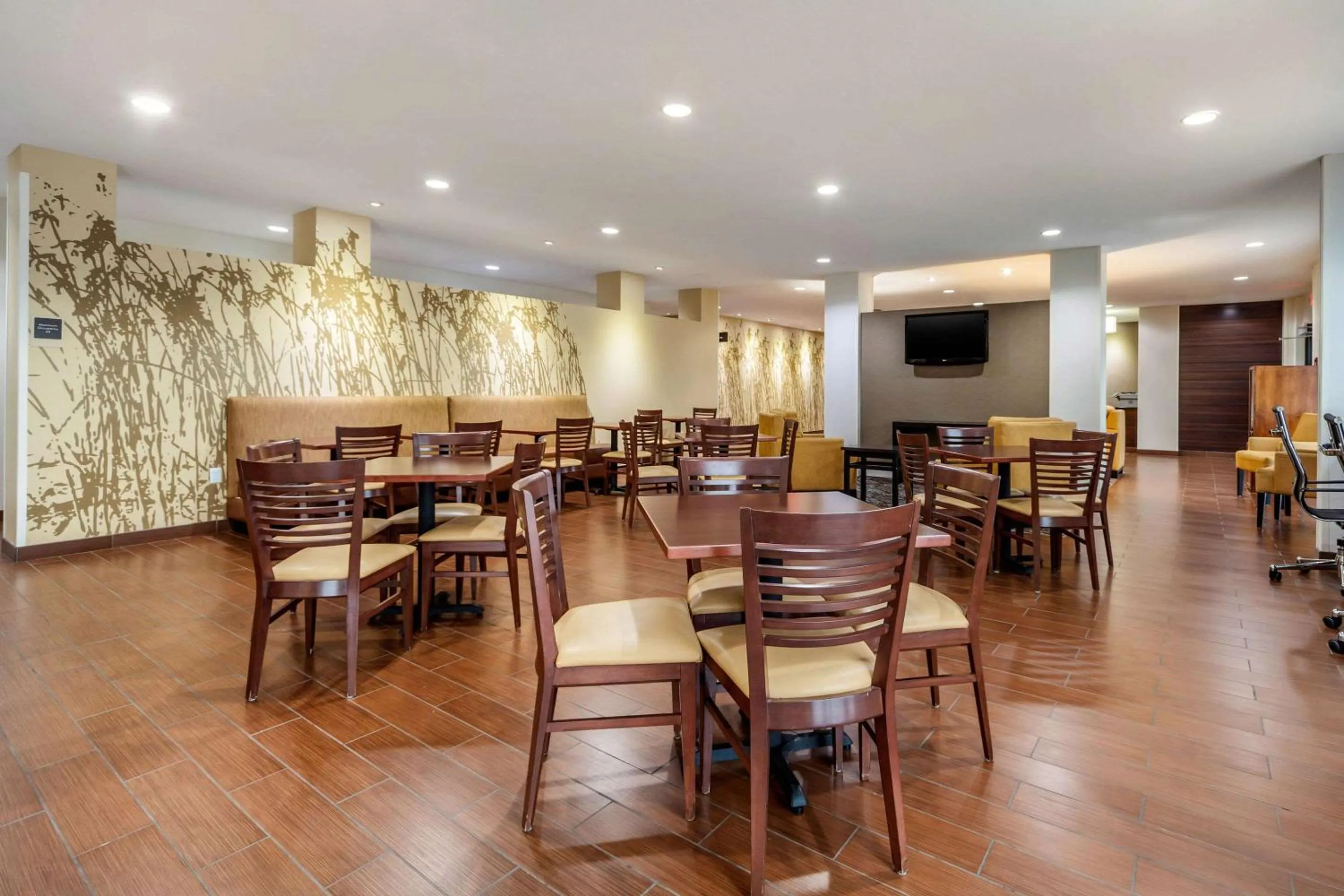 Breakfast in Sleep Inn & Suites Grand Forks Near Alerus Center