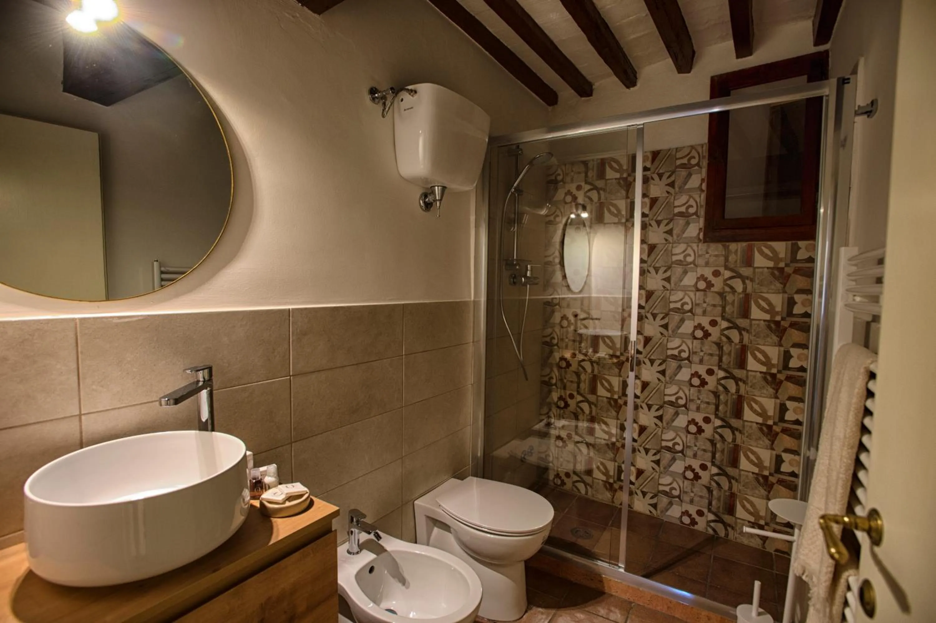 Shower in La Giuggiola Sweet Home