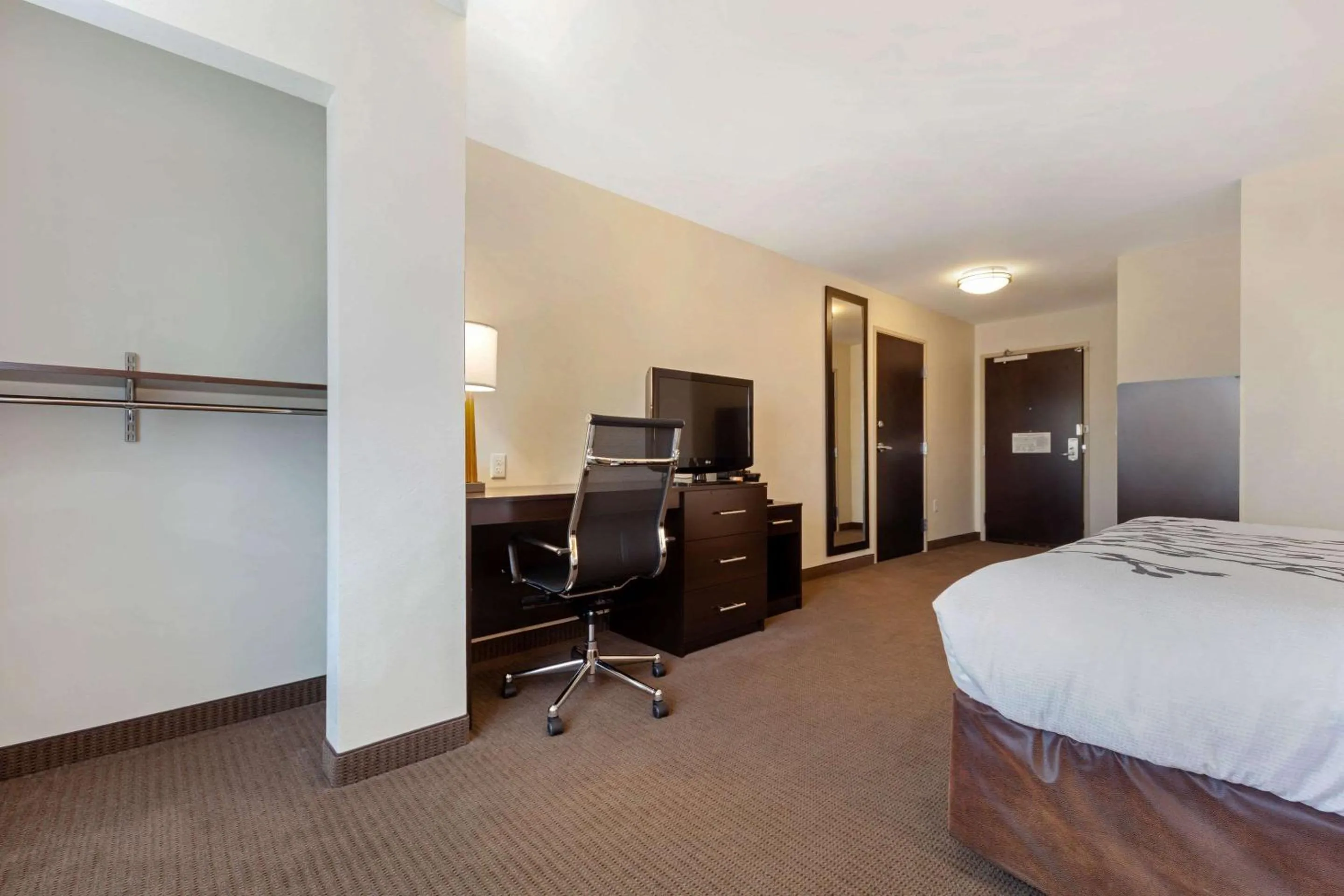 Bedroom, Bed in Sleep Inn & Suites Bismarck I-94