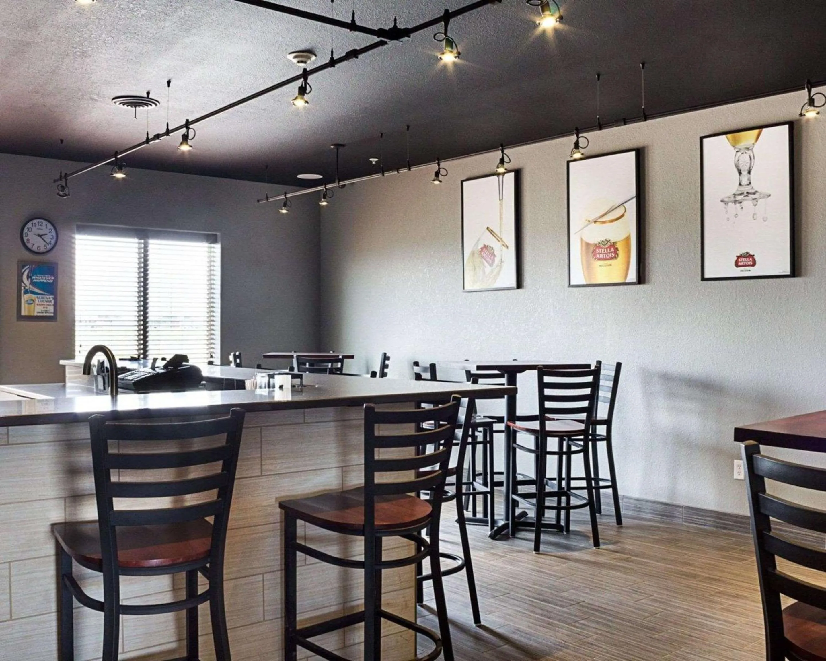 Lounge or bar in Quality Inn & Suites Minot North