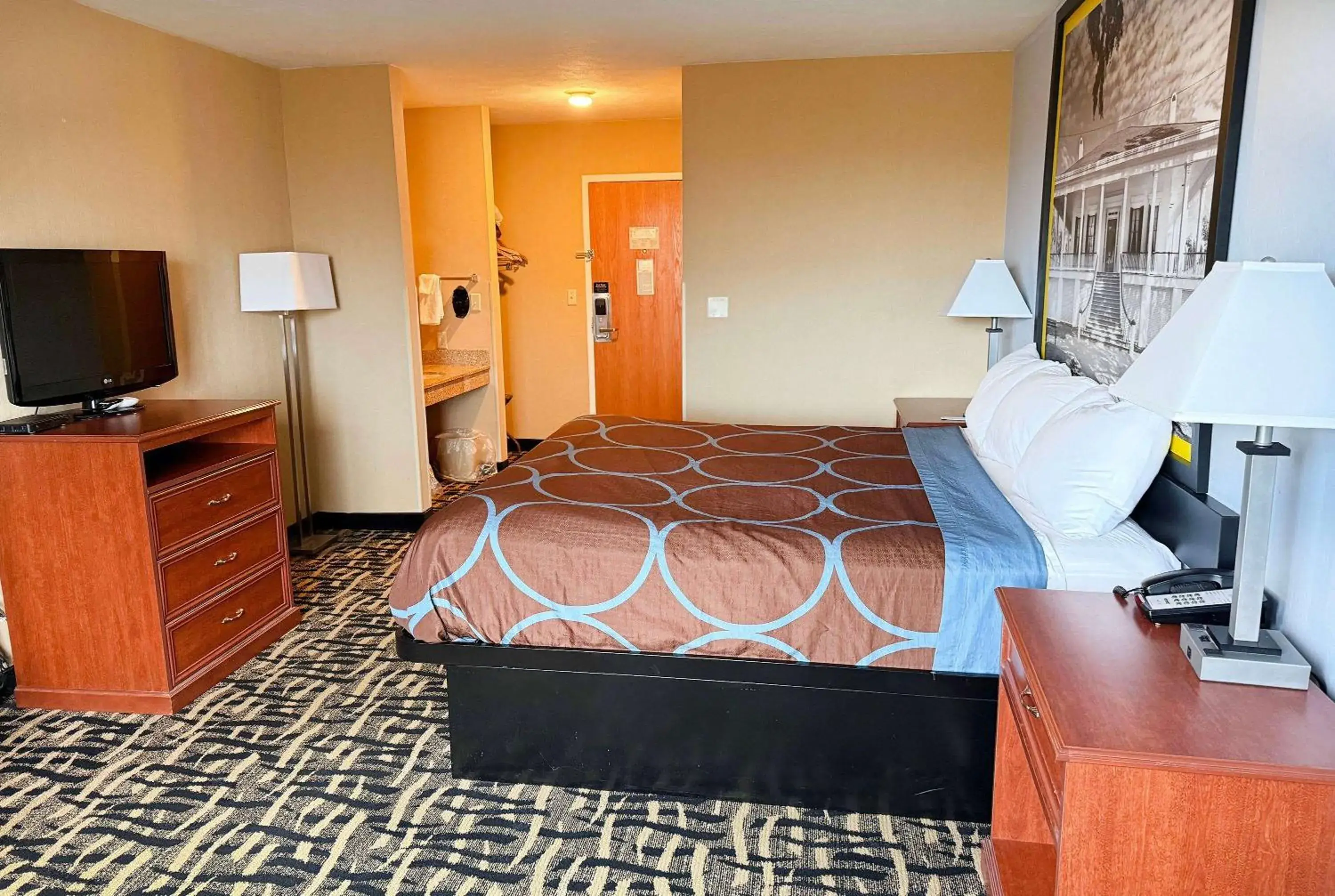 Photo of the whole room, Bed in Rodeway Inn Photo of the whole room, Bed in Rodeway Inn