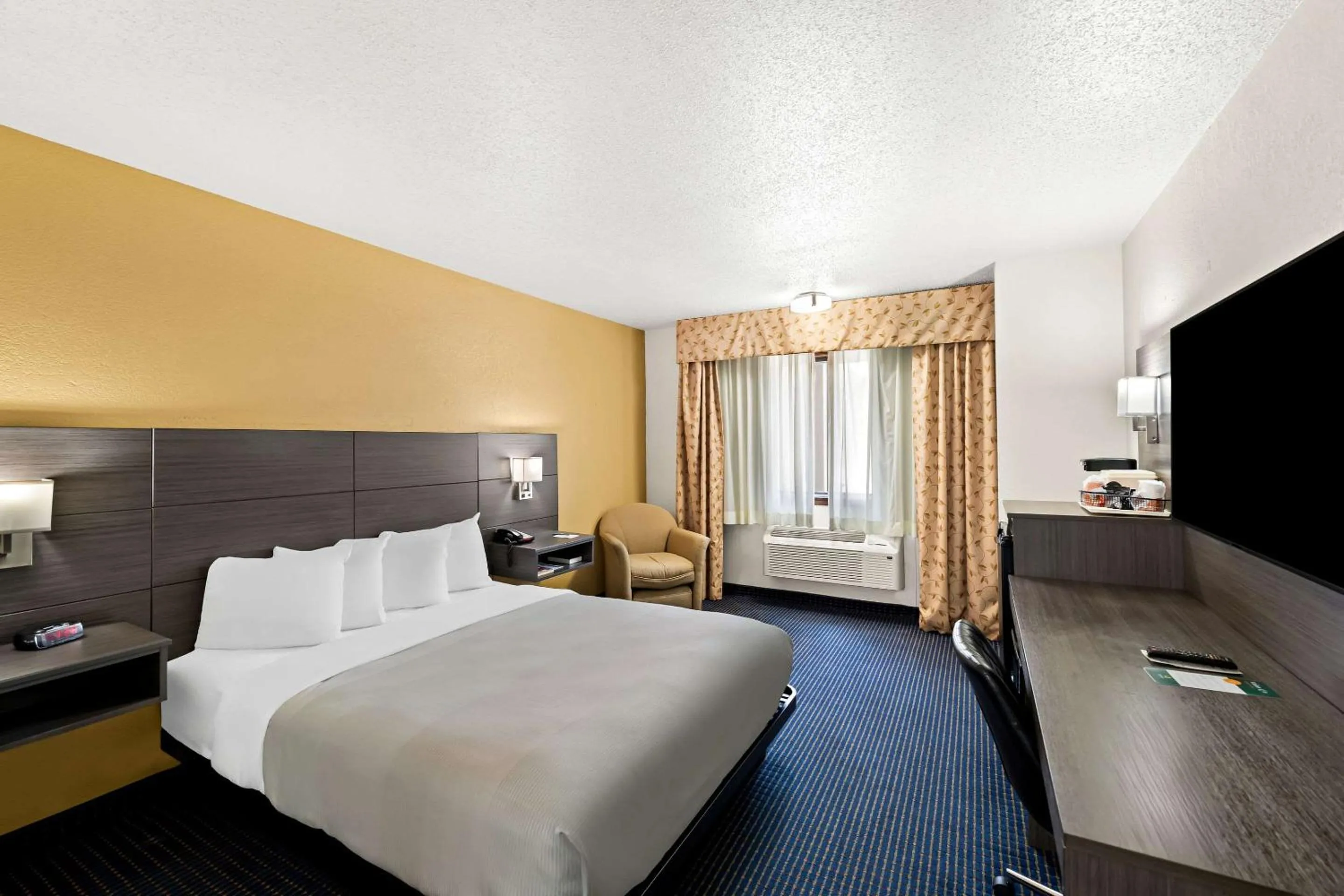 Bedroom, Bed in Quality Inn