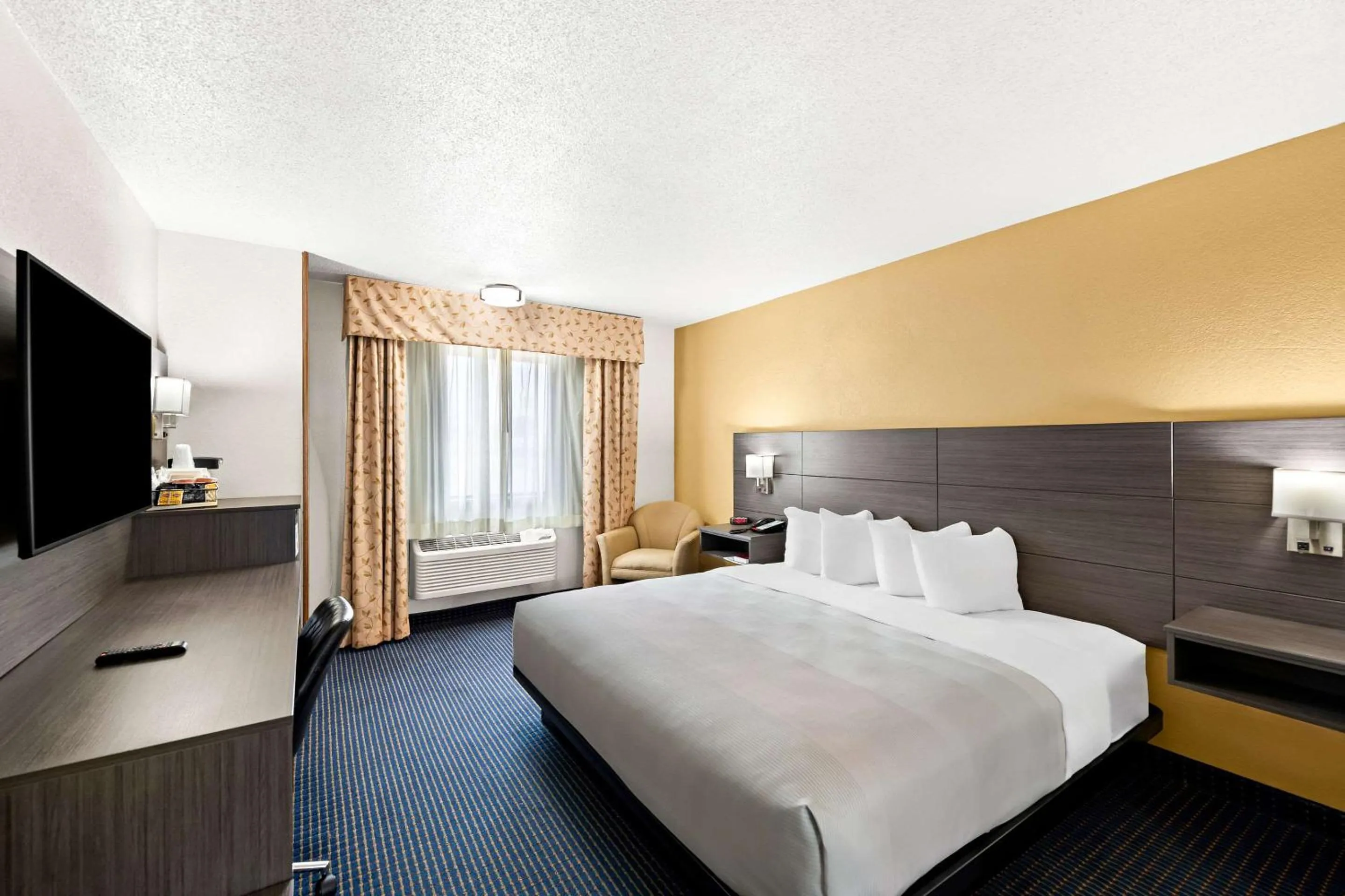 Bedroom, Bed in Quality Inn