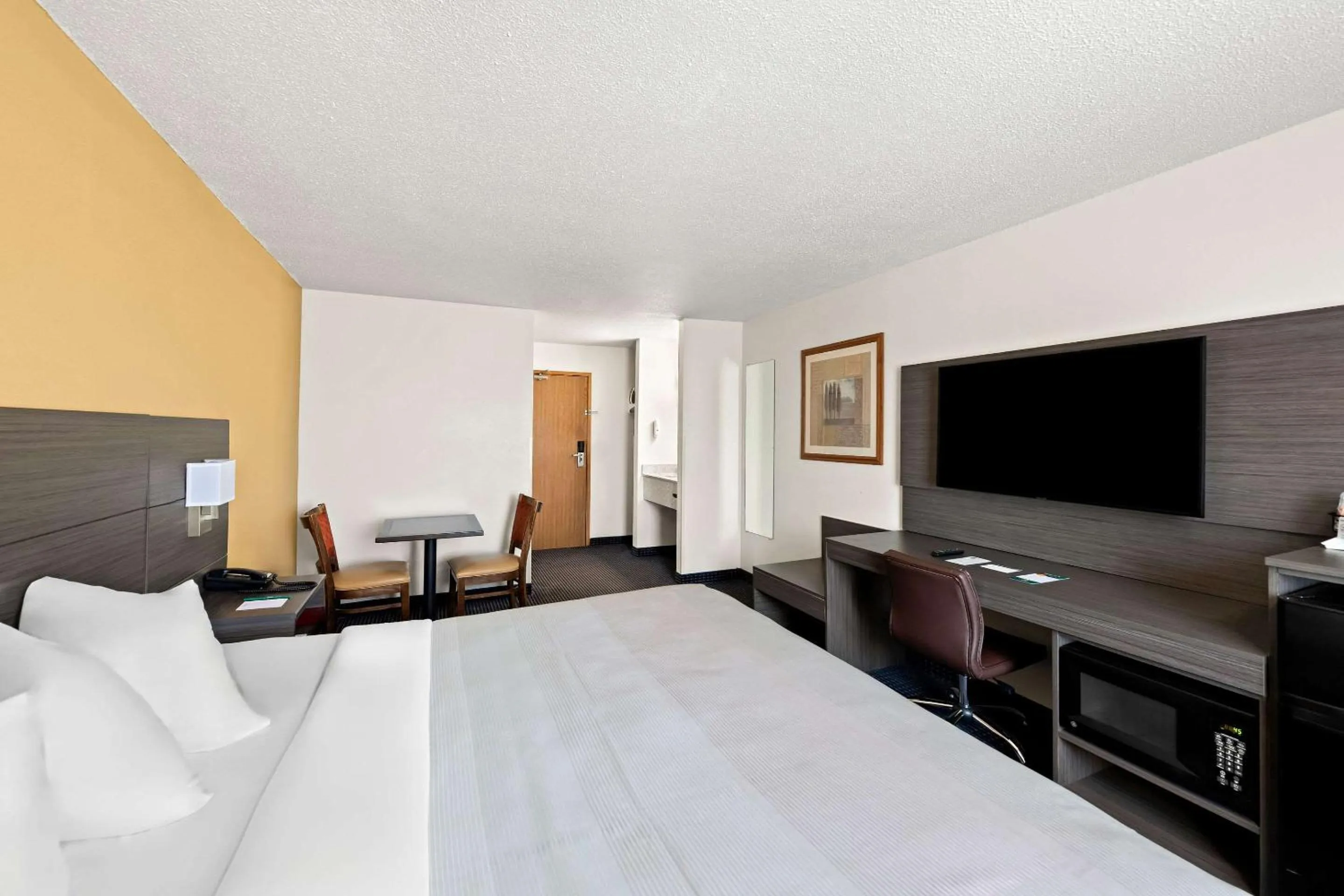 Bedroom, Bed in Quality Inn