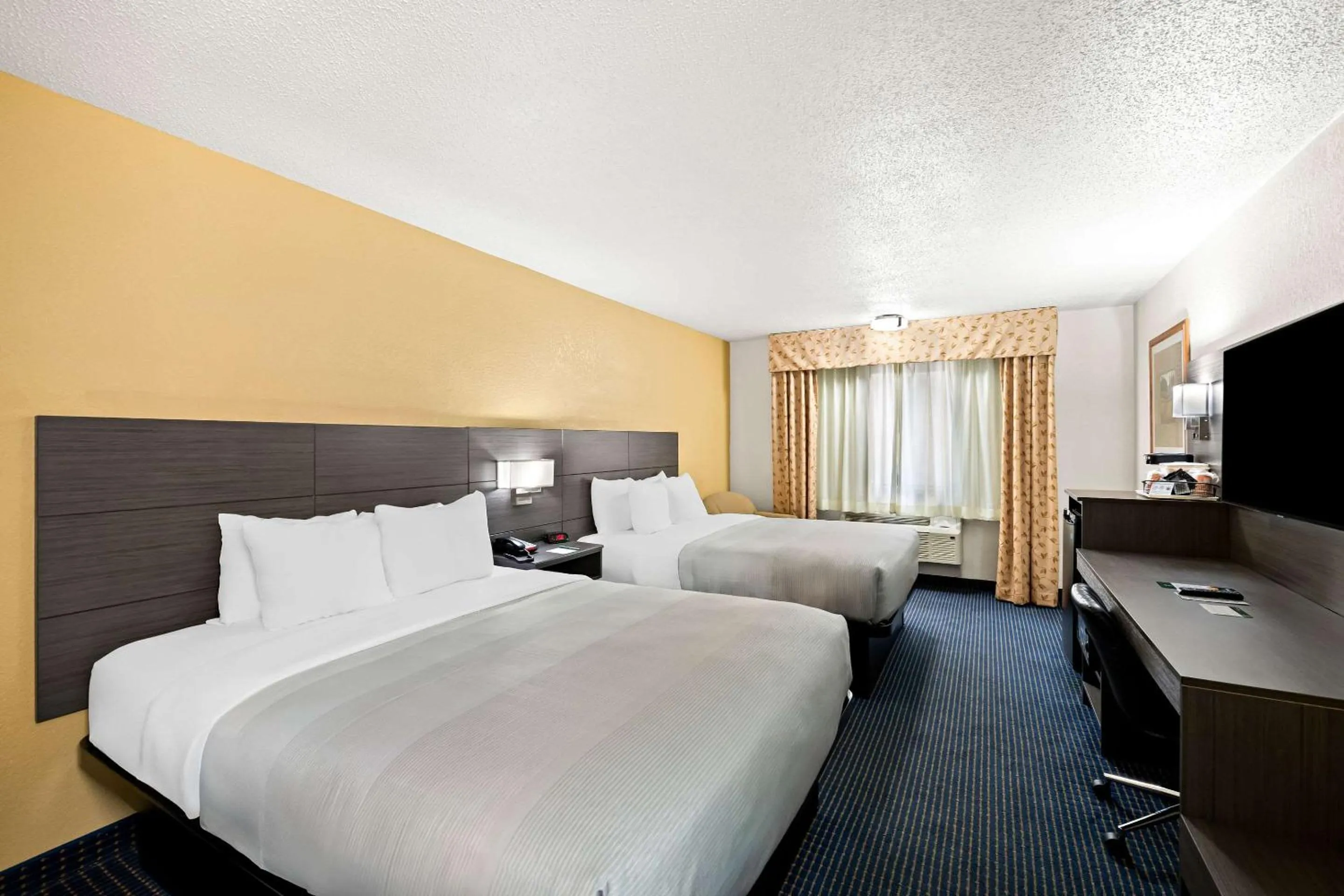 Bedroom, Bed in Quality Inn