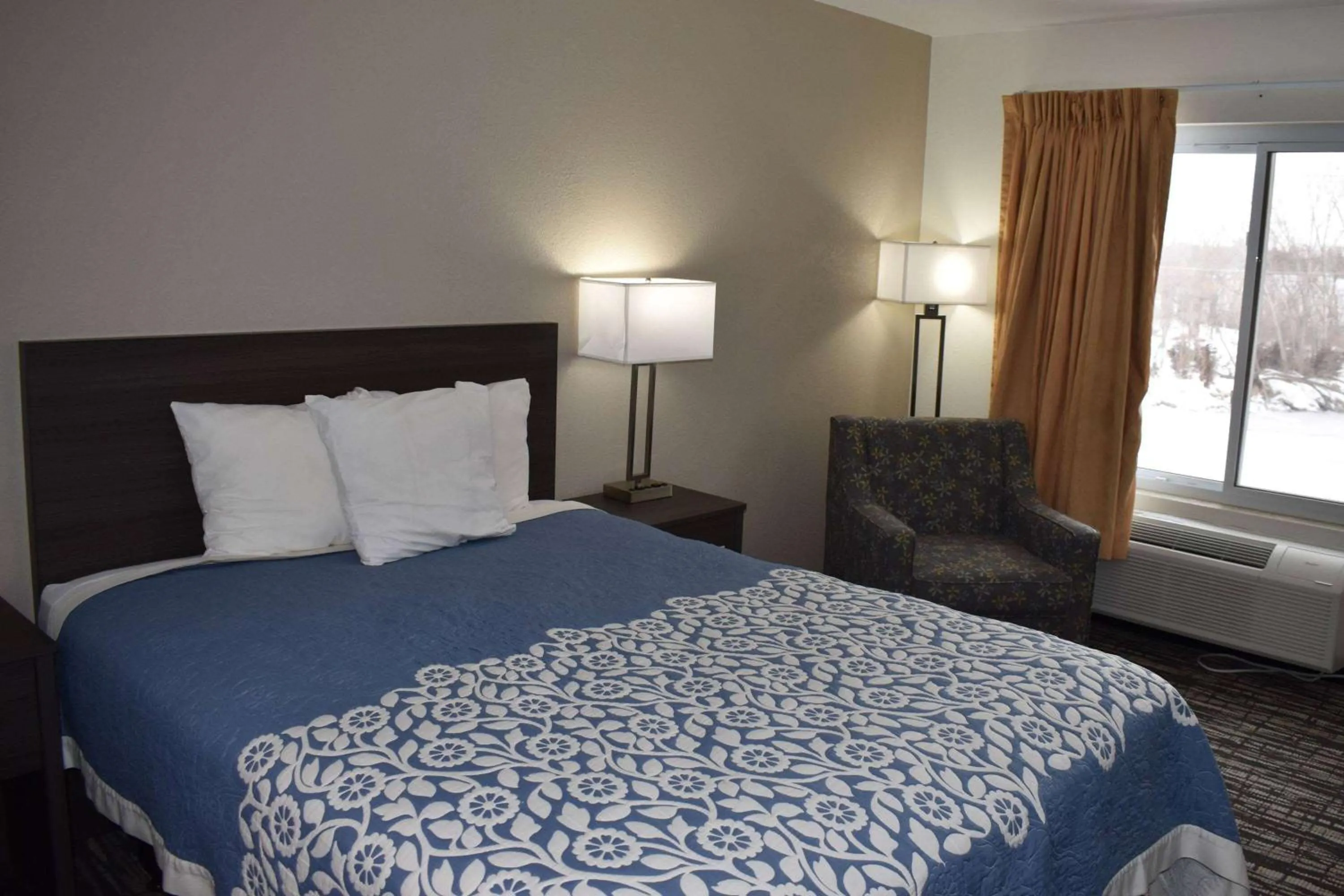 Photo of the whole room, Bed in Rodeway Inn Grand Island