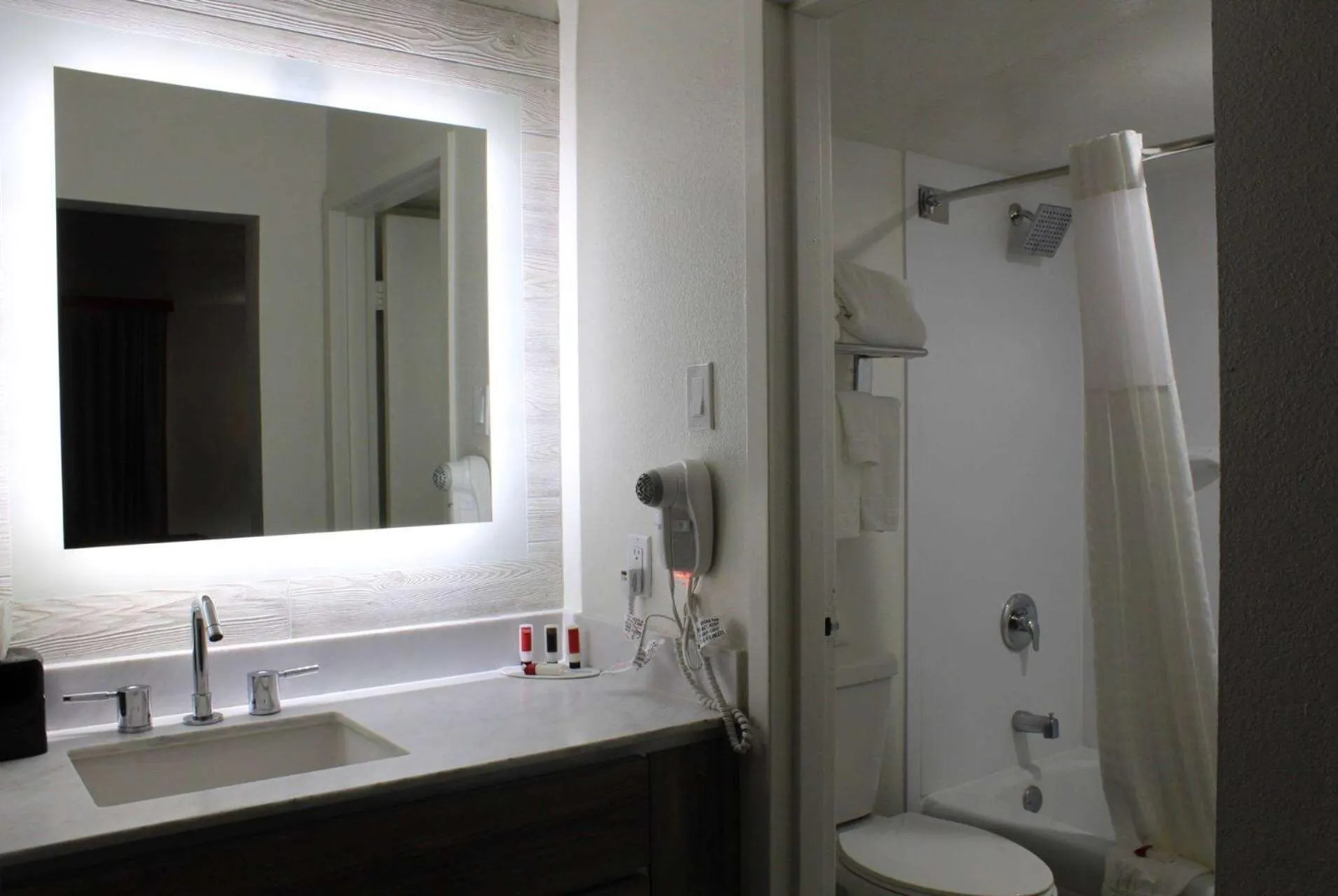 TV and multimedia in Ramada by Wyndham North Platte