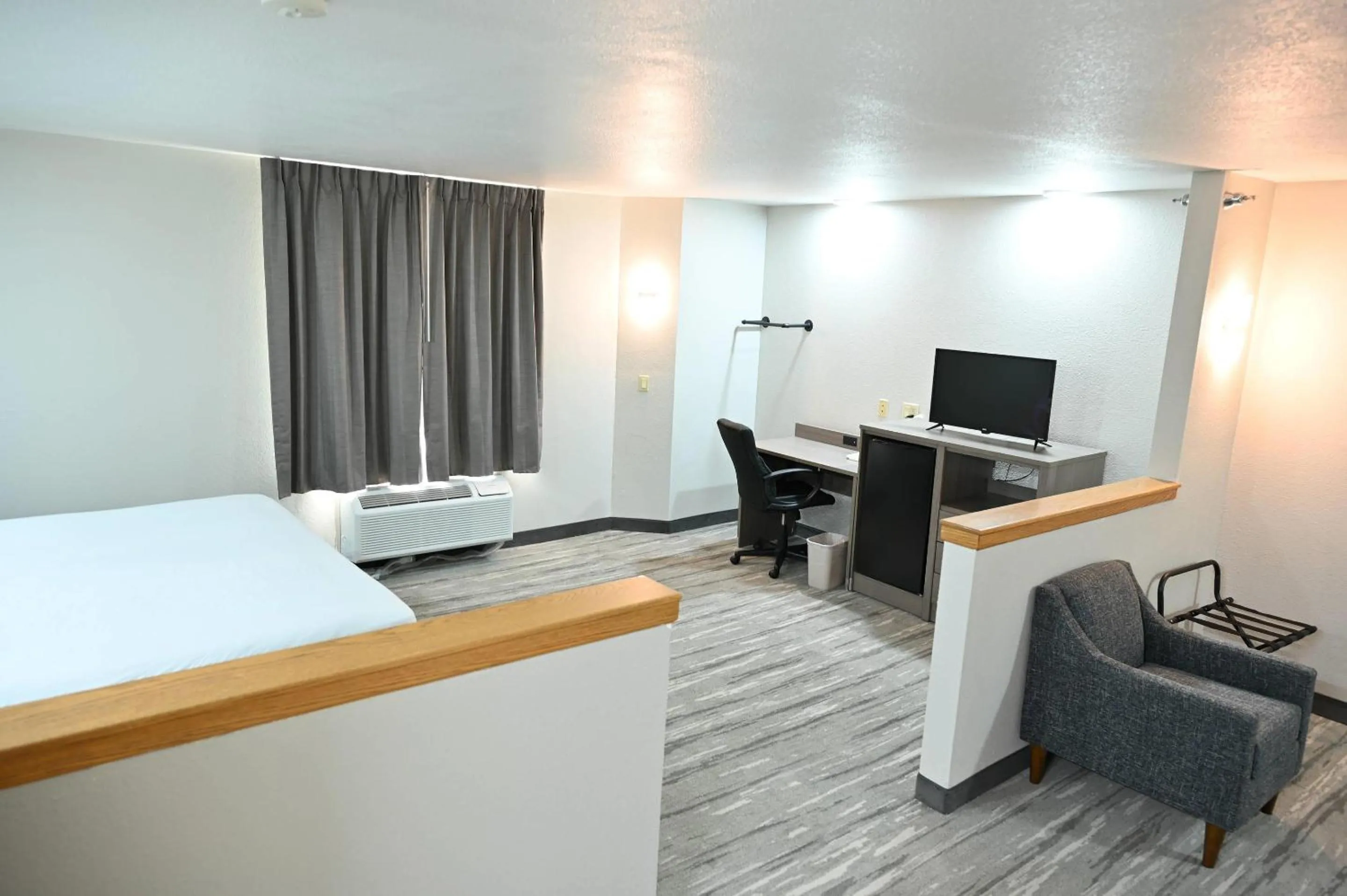 Bedroom, Bed in Rodeway Inn