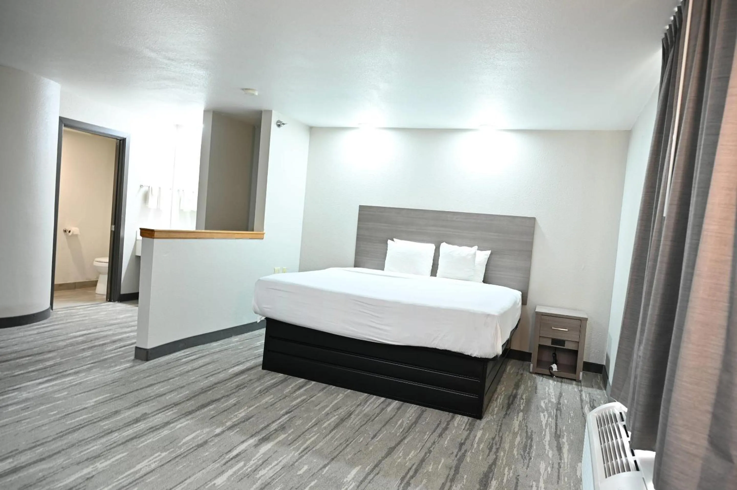 Bedroom, Bed in Rodeway Inn