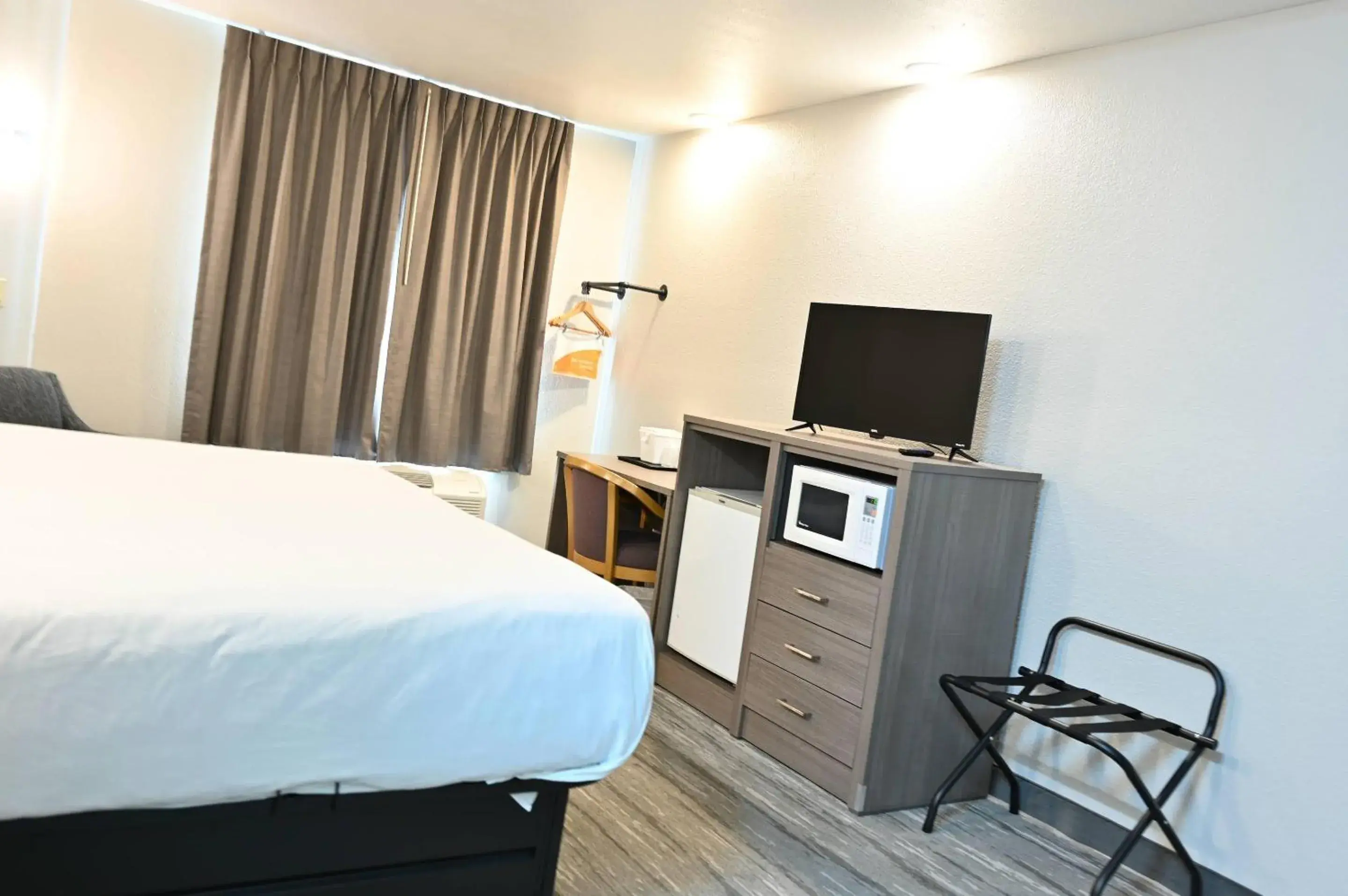 Bedroom, Bed in Rodeway Inn Bedroom, Bed in Rodeway Inn