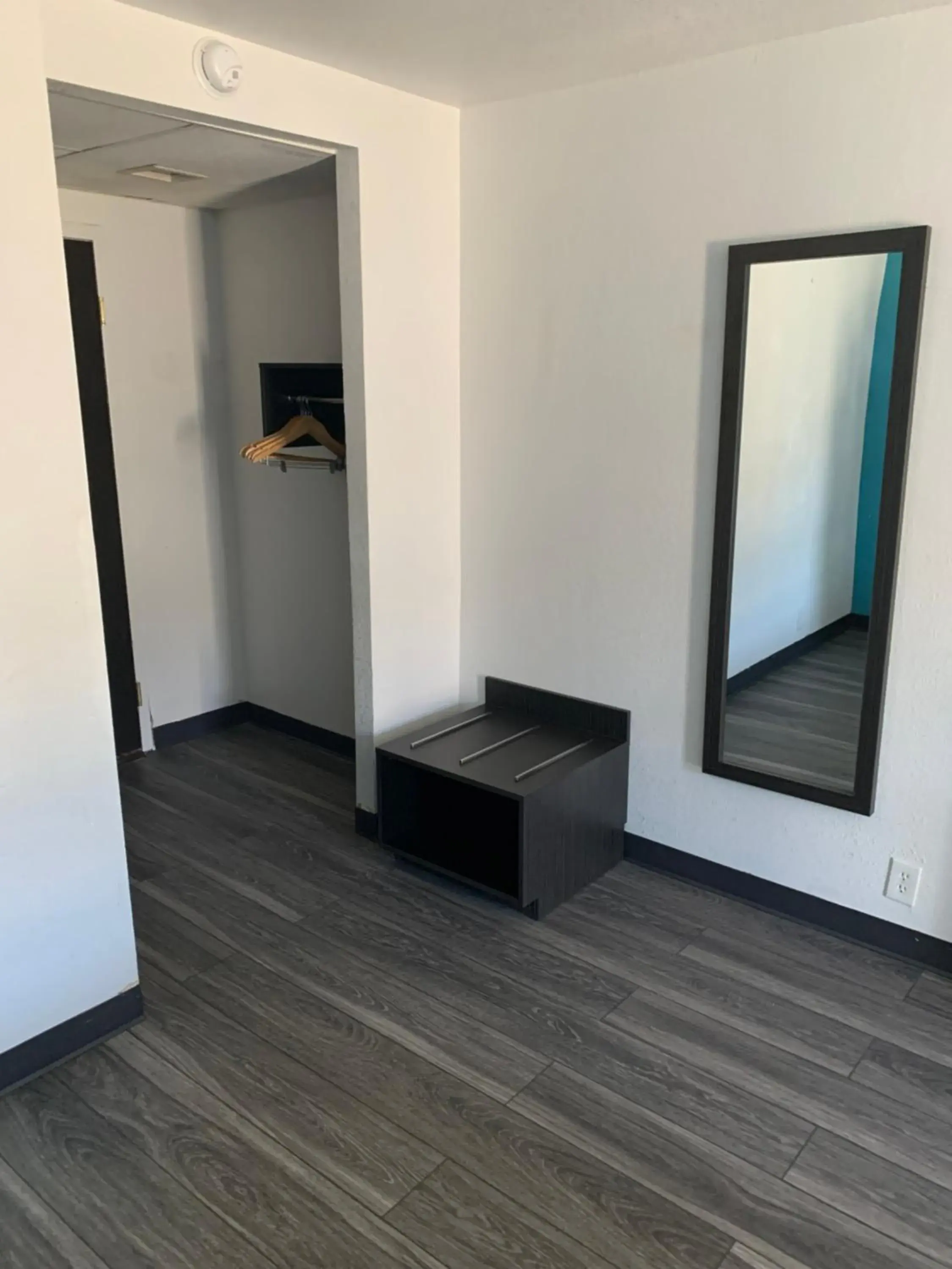 Bedroom in Motel 6-Lincoln, NE - Airport Bedroom in Motel 6-Lincoln, NE - Airport