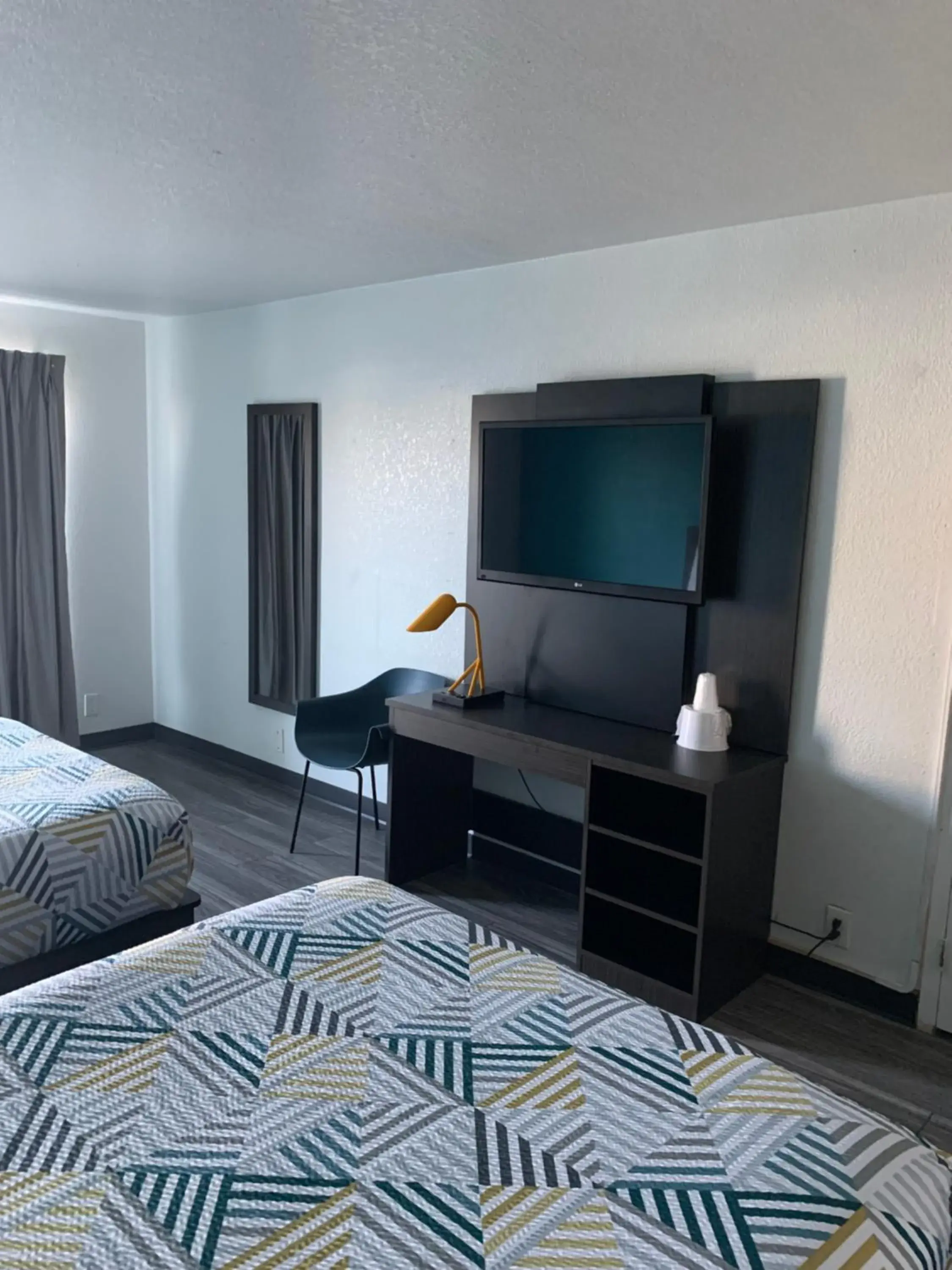 Bedroom, Bed in Motel 6-Lincoln, NE - Airport Bedroom, Bed in Motel 6-Lincoln, NE - Airport