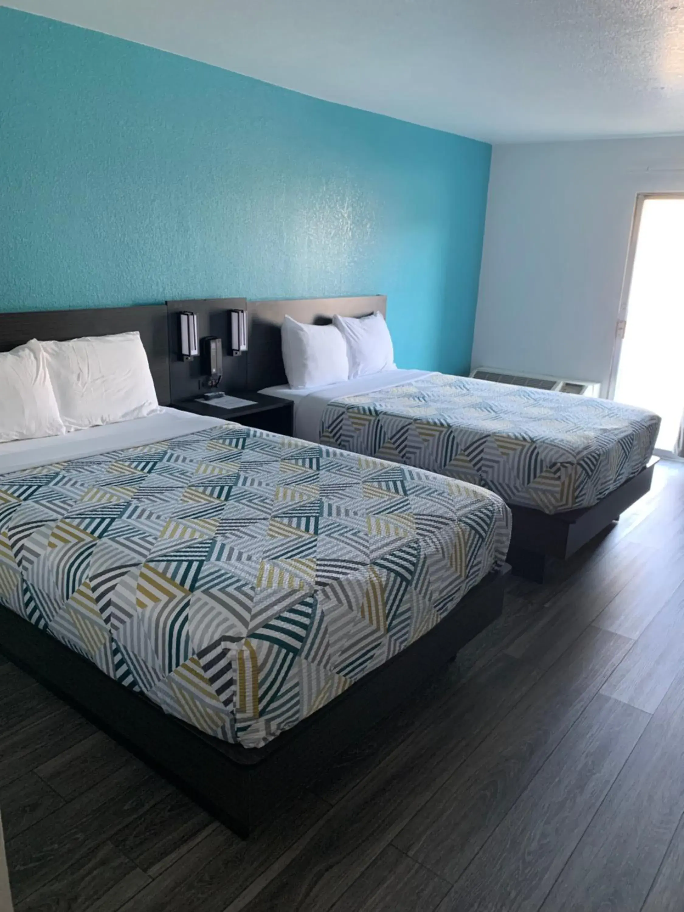 Bedroom, Bed in Motel 6-Lincoln, NE - Airport Bedroom, Bed in Motel 6-Lincoln, NE - Airport