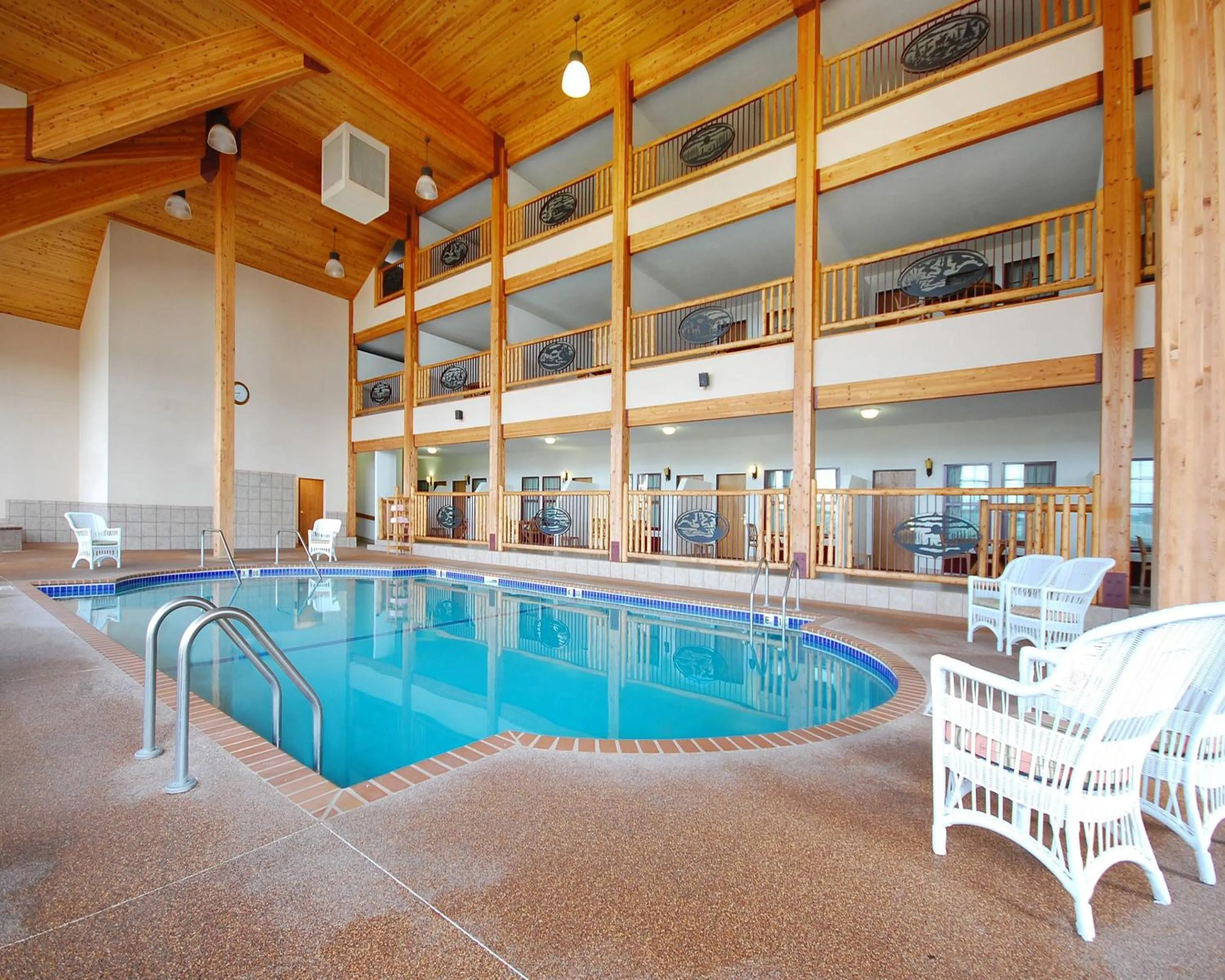 Swimming pool in Norfolk Lodge & Suites, an Ascend Collection Hotel