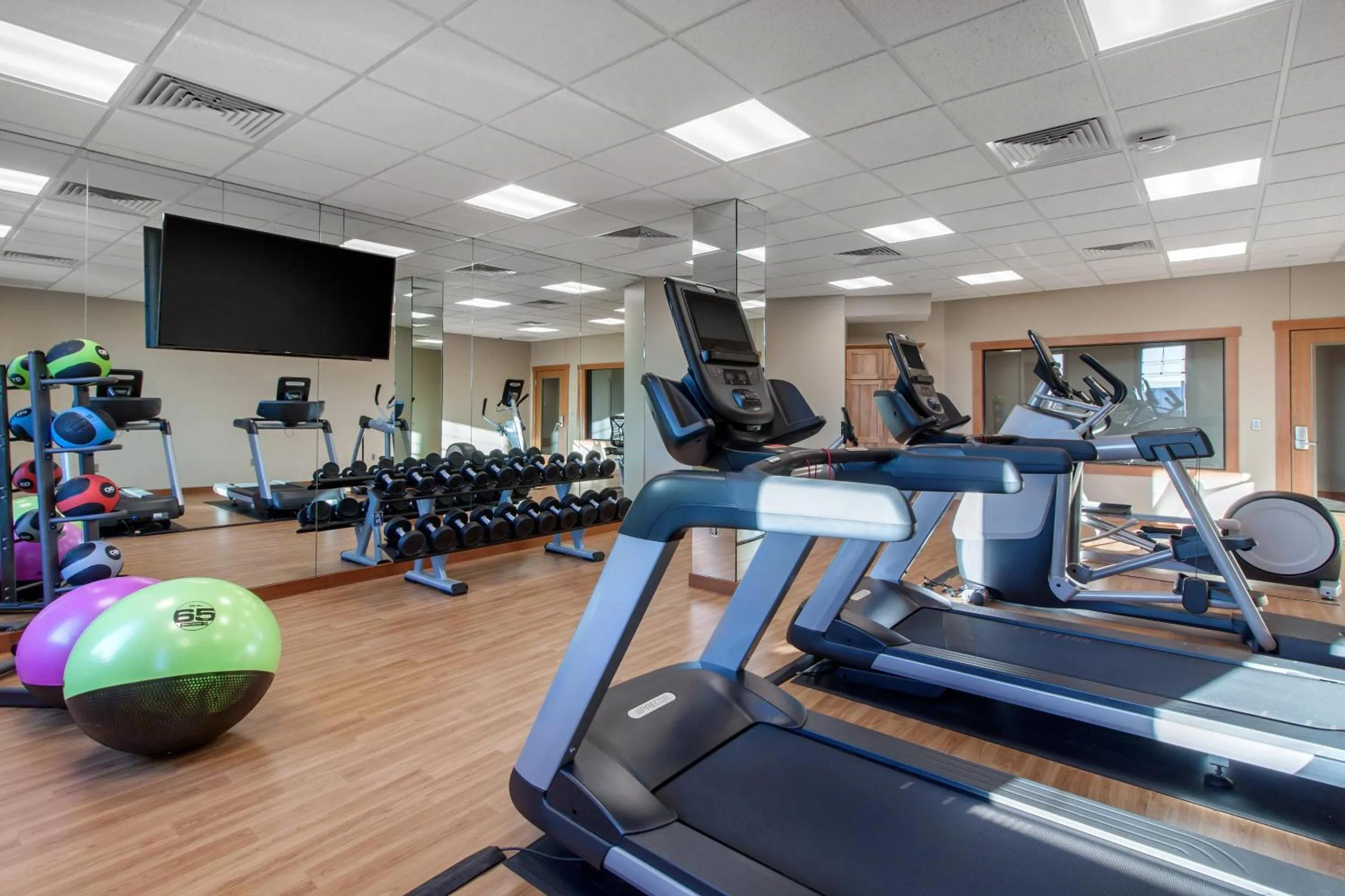Fitness centre/facilities in Norfolk Lodge & Suites, an Ascend Collection Hotel