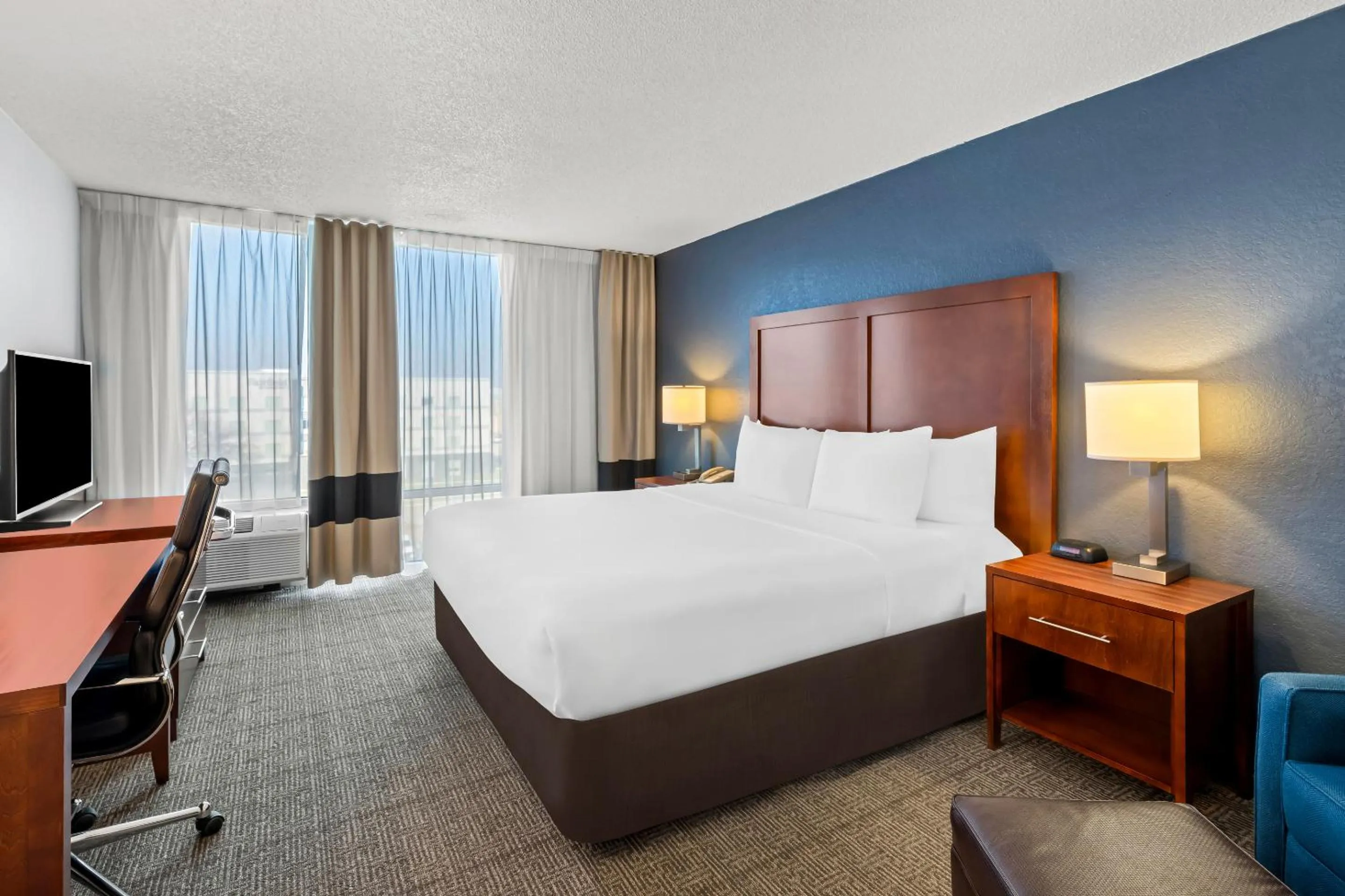 Bedroom, Bed in Comfort Inn & Suites Omaha Central