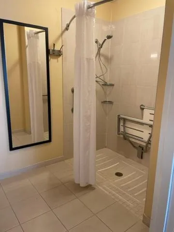 Shower in Quality Inn & Suites Ogallala