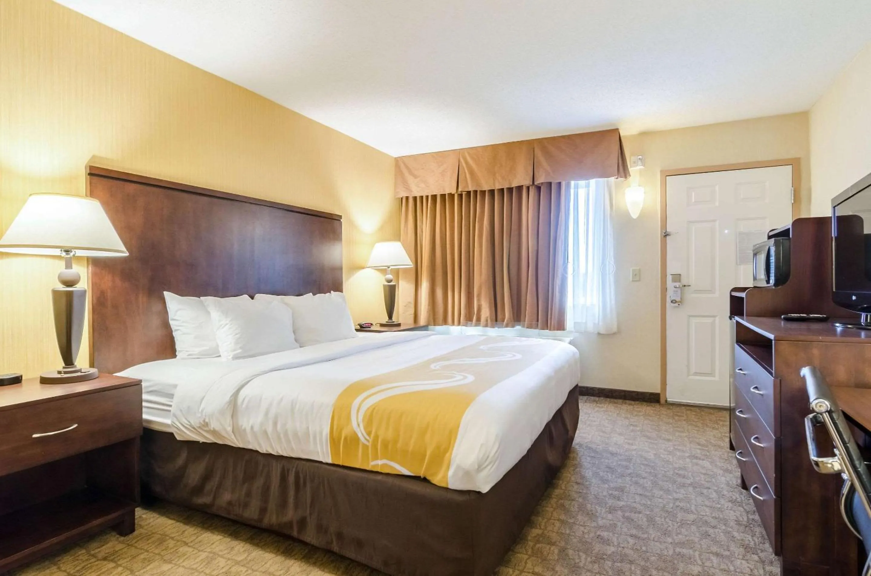 Photo of the whole room, Bed in Quality Inn & Suites Ogallala
