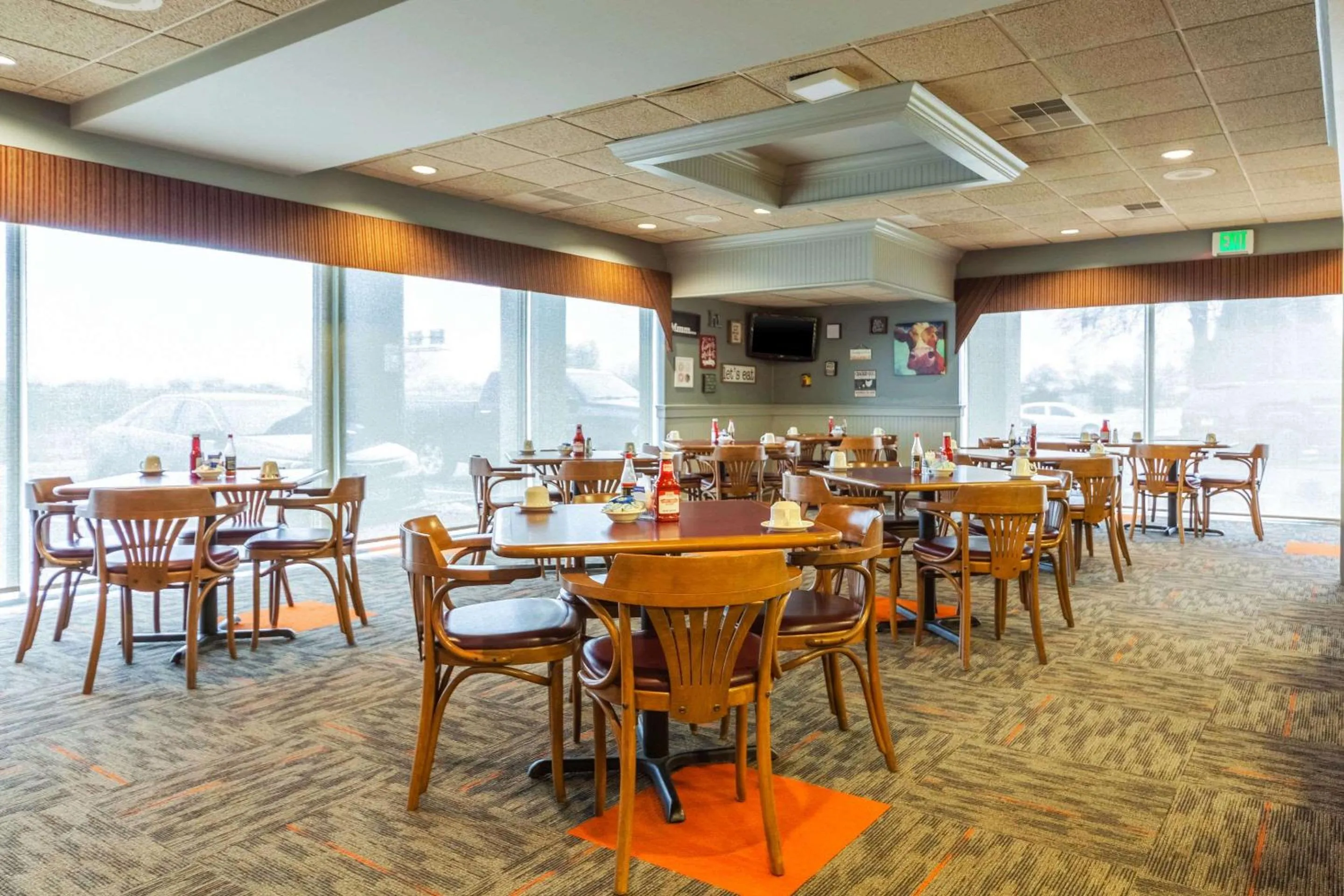 Restaurant/places to eat in Quality Inn and Conference Center I-80 Grand Island