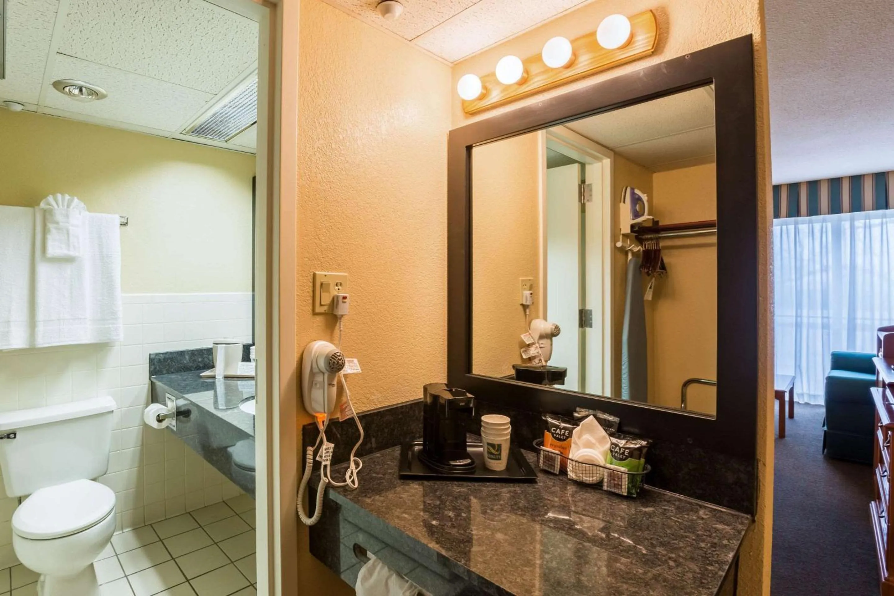 Bedroom in Quality Inn and Conference Center I-80 Grand Island