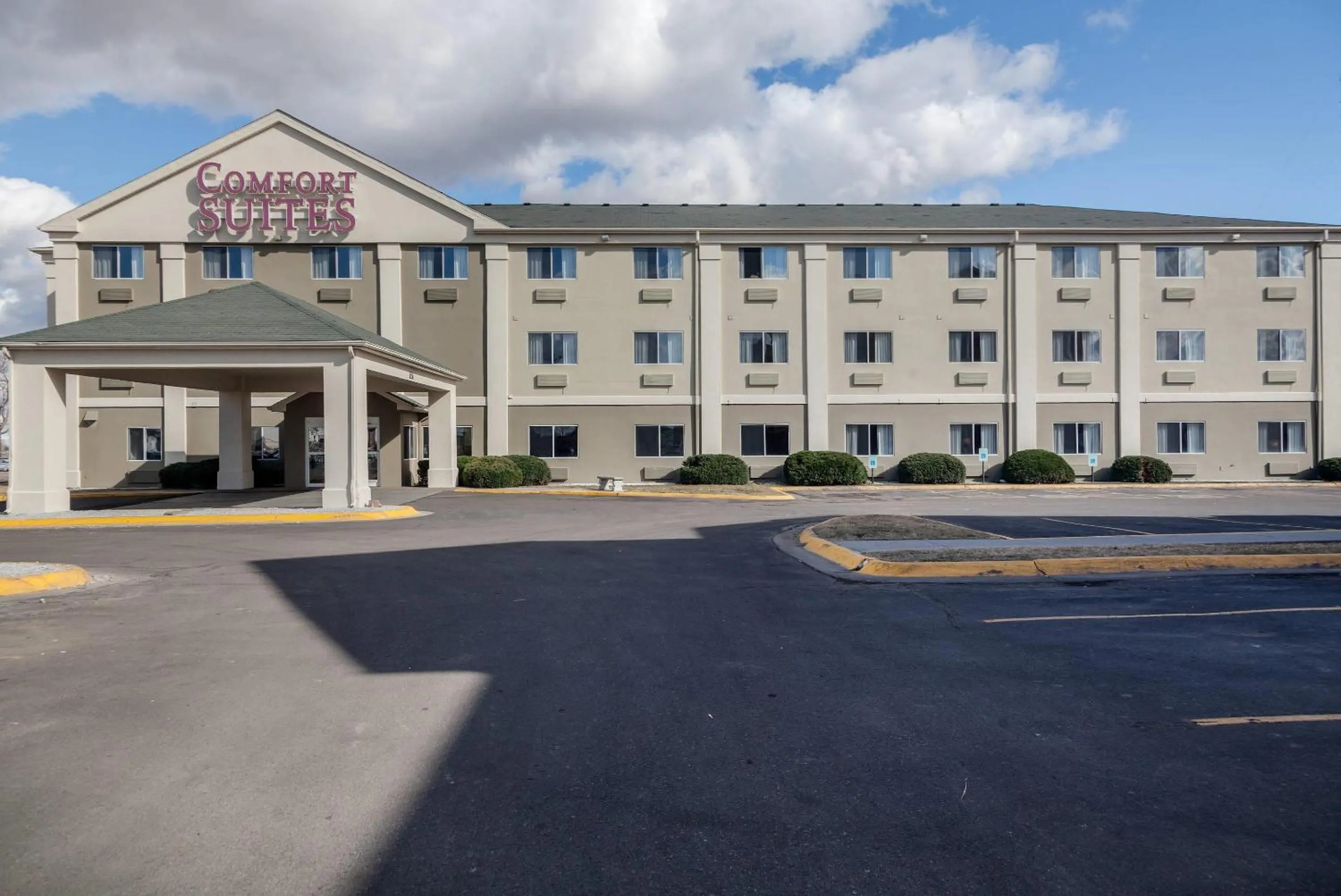 Property building in Comfort Suites Lincoln North