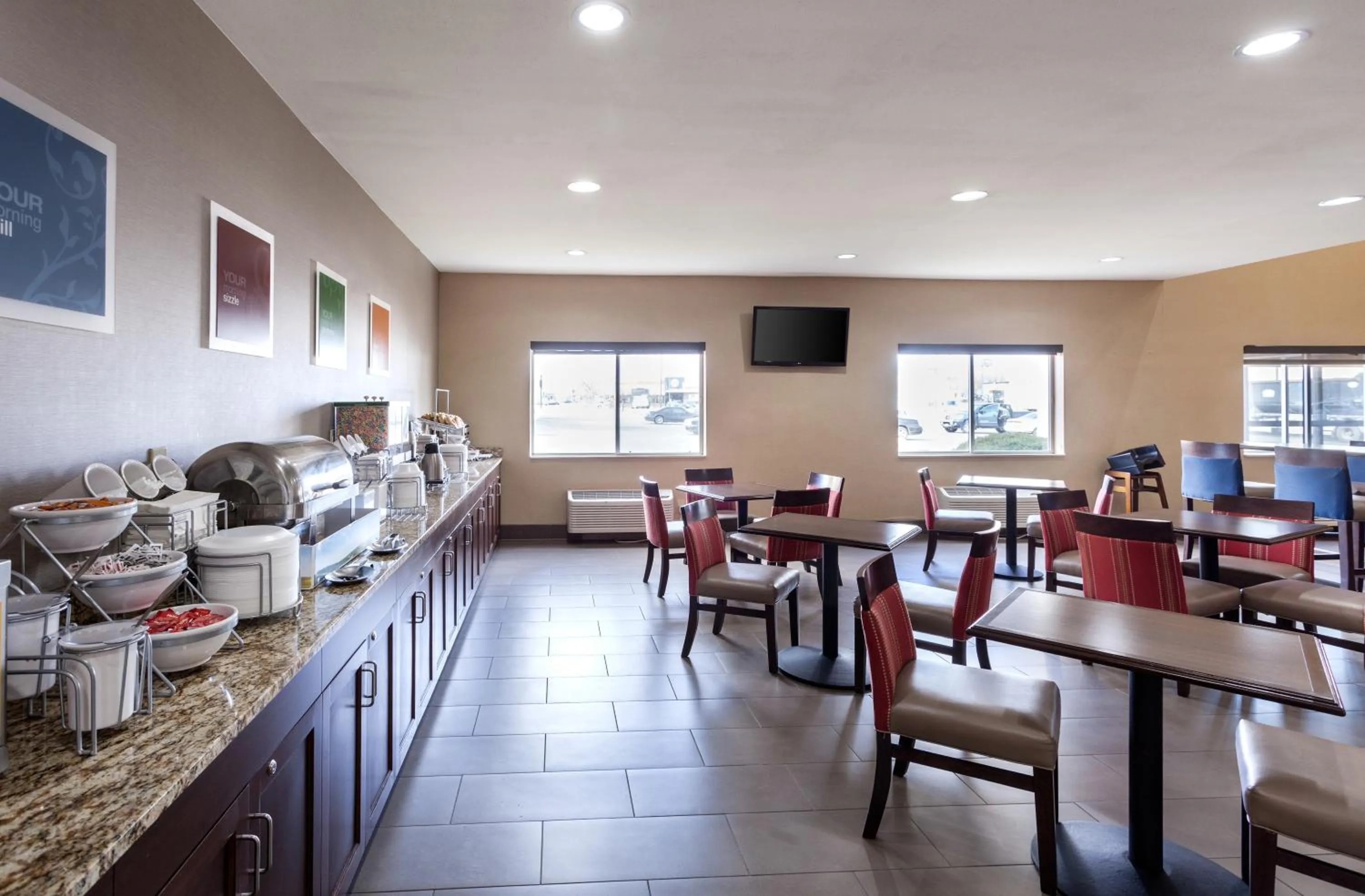 Dining area in Comfort Suites Lincoln North