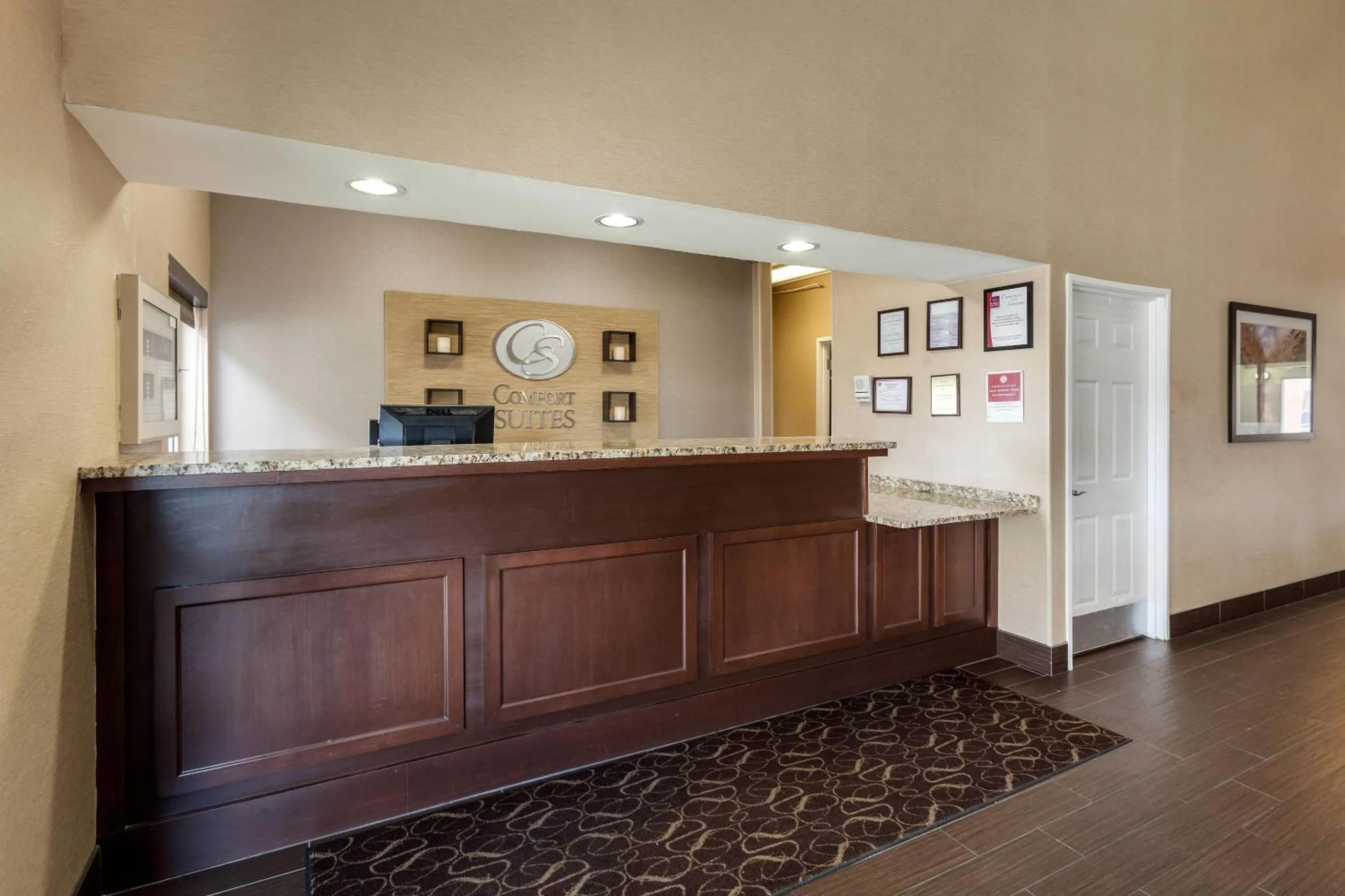 Lobby or reception in Comfort Suites Lincoln North