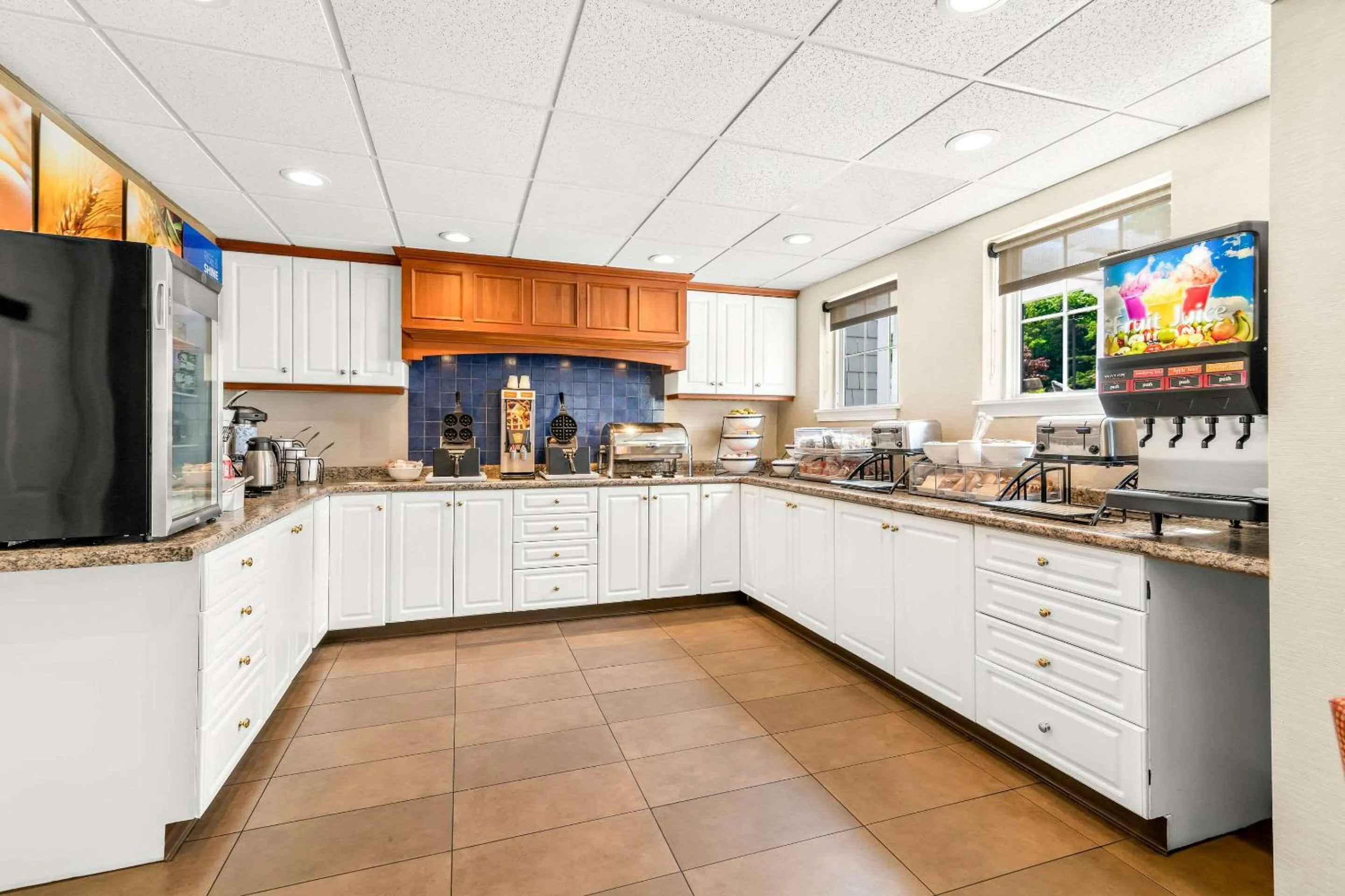 Breakfast in Comfort Inn & Suites North Conway