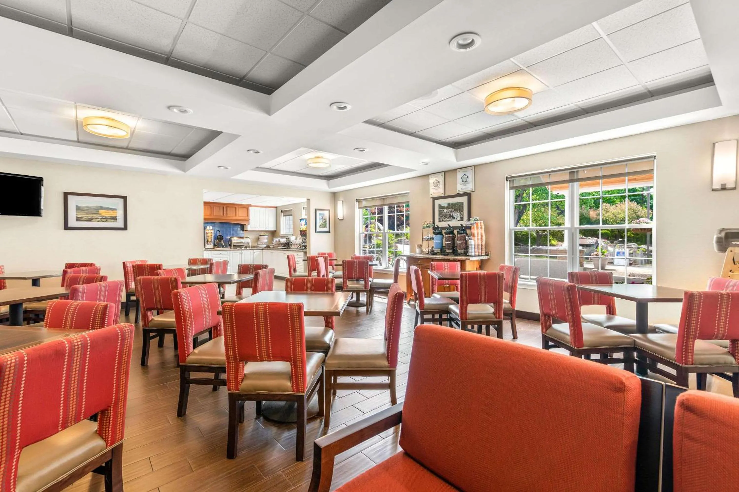 Breakfast in Comfort Inn & Suites North Conway