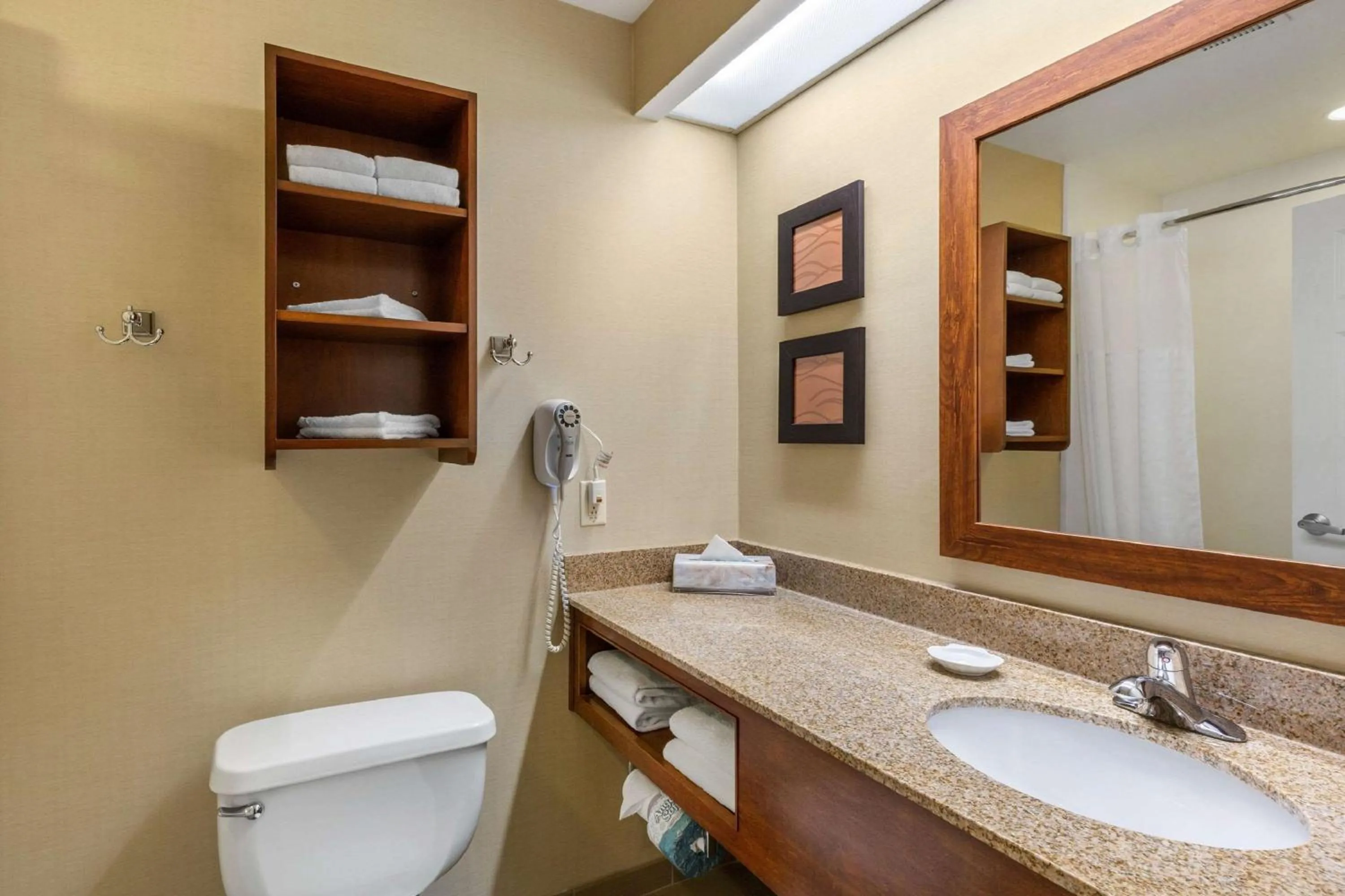 Bathroom in Comfort Inn & Suites North Conway